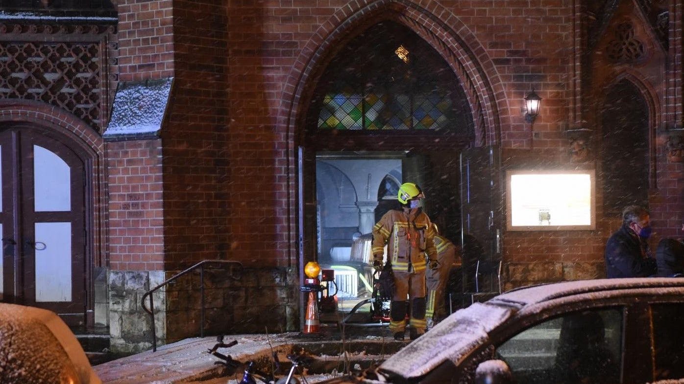 In der Paul-Gerhard-Kirche an der Wisbyer Straße in Prenzlauer Berg brannte es am Freitag.