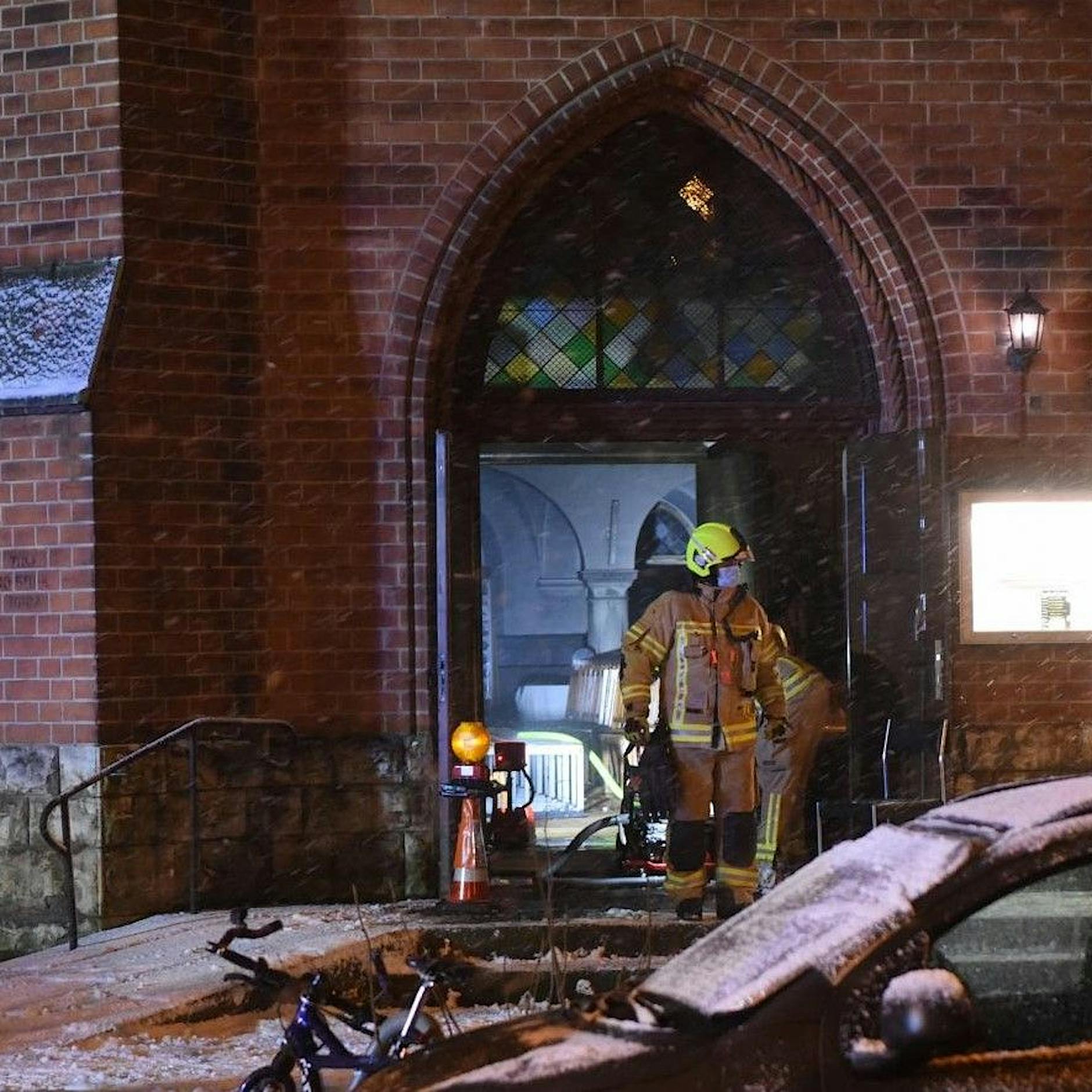 Der kriminelle Wochenrückblick: Ein Nazi auf dem Baukran