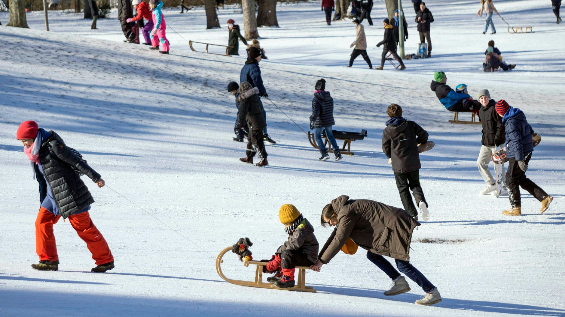 Berliner haben Spaß beim Rodeln im Berliner Viktoriapark.&nbsp;&nbsp;