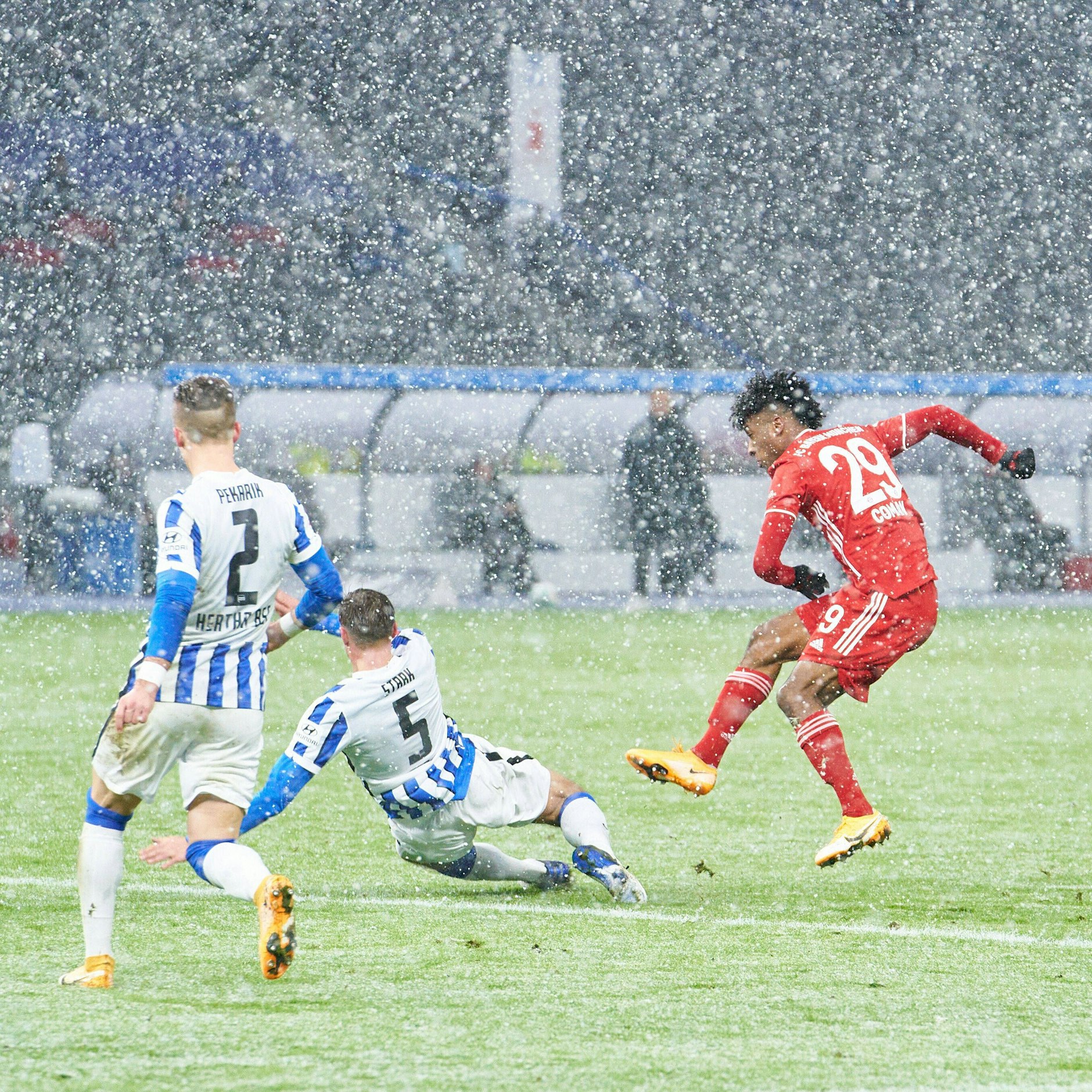 Vor einem Jahr traf Bayerns Kingsley Coman bei Schneetreiben zum 1:0-Endstand im Olympiastadion.&nbsp;