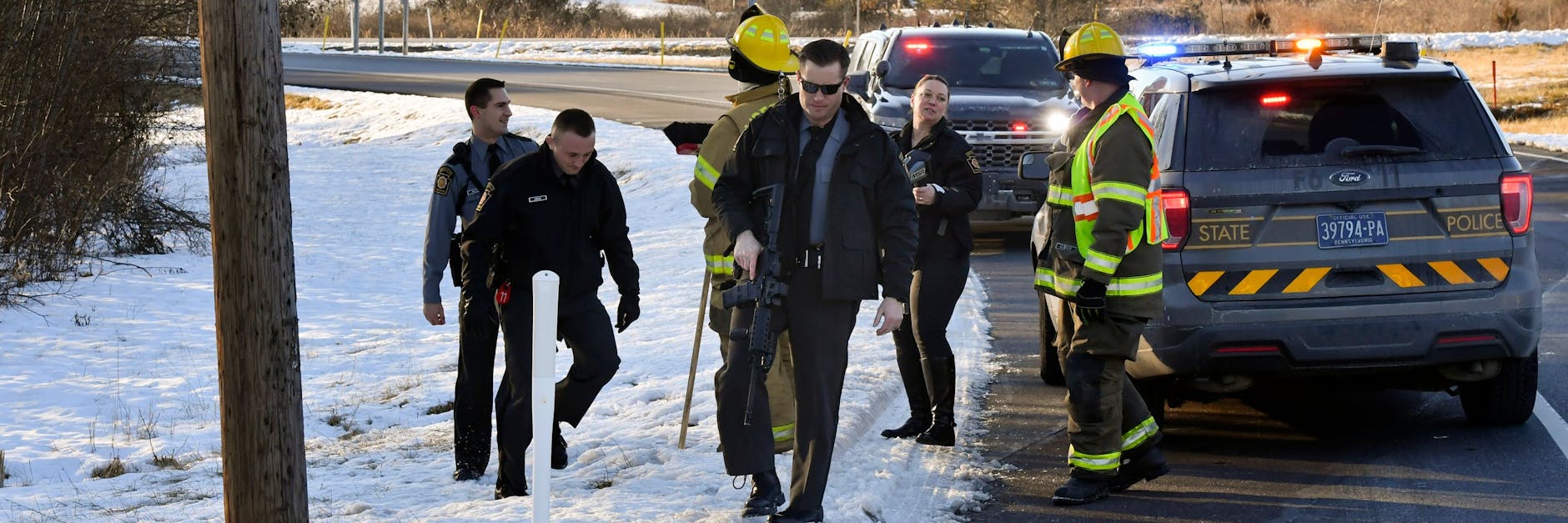 Im verschneiten US-Bundesstaat Pennsylvania suchen Polizisten nach einem entkommenen Laboraffen.