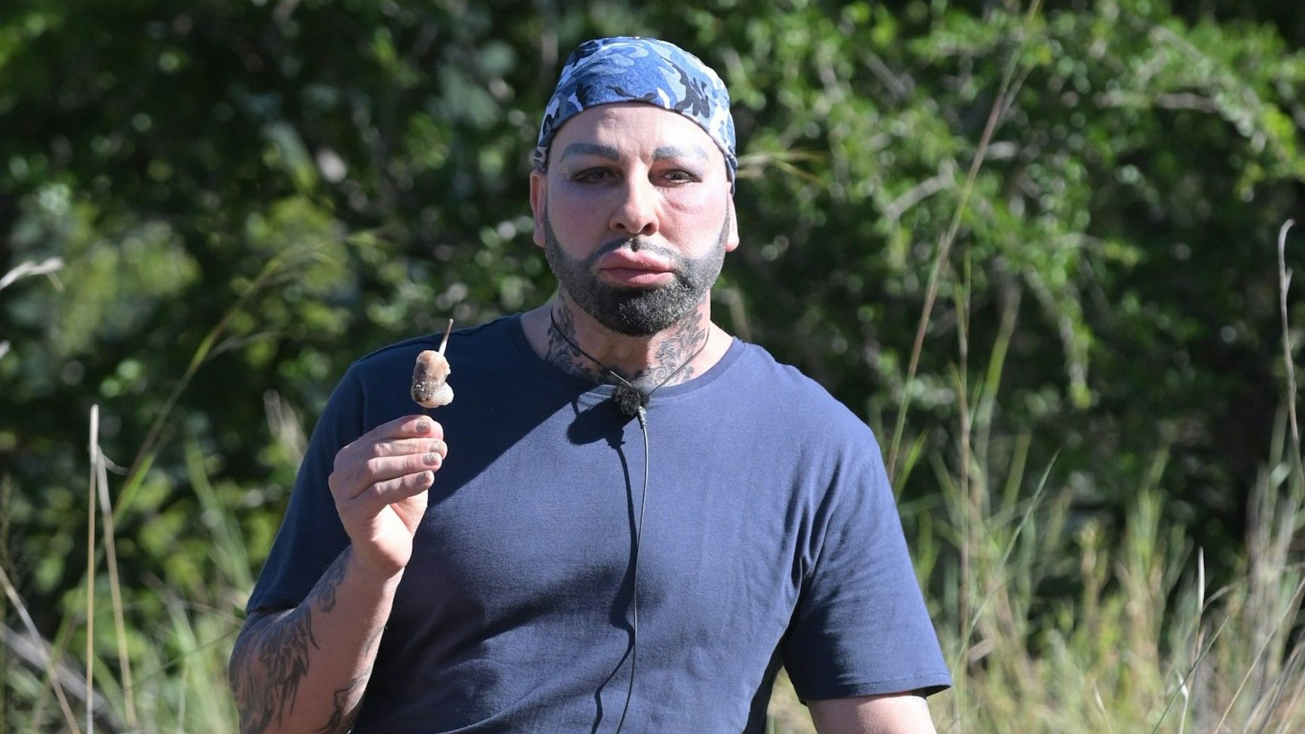 Harald Glööckler hatte auch als Vegetarier kein Problem damit, Kudu-Penis zu verspeisen.