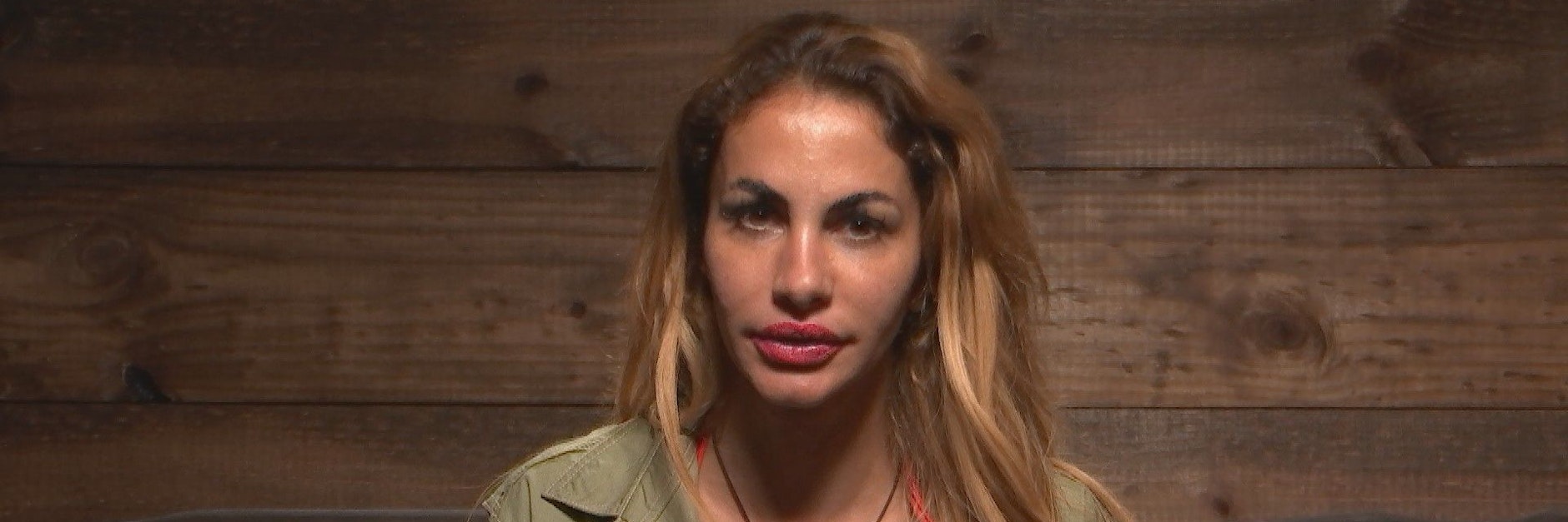 Dschungelcamperin Janina Youssefian will die Bezeichnung Teppichluder loswerden.