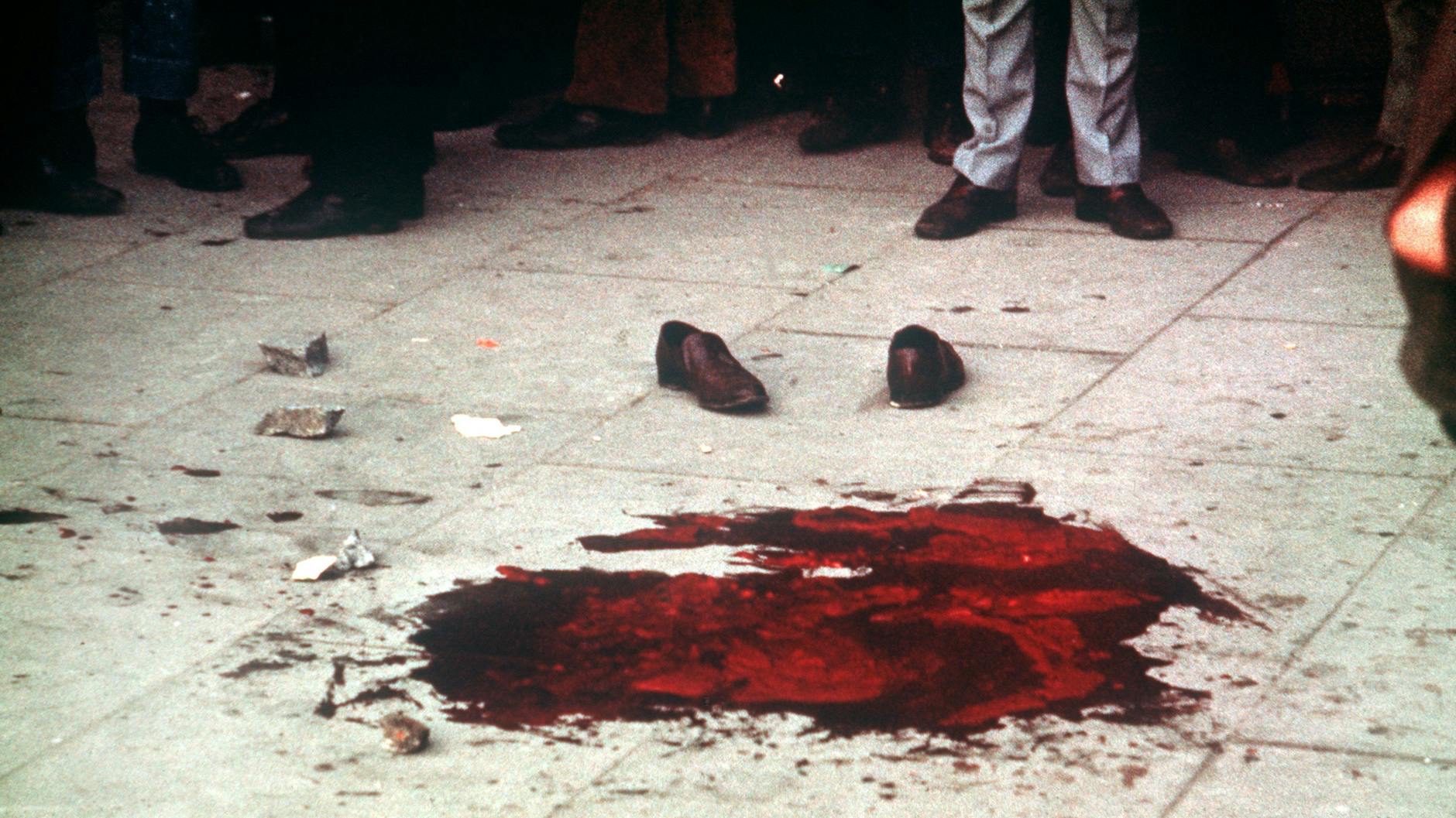 Eine Blutlache in Derry/Londonderry