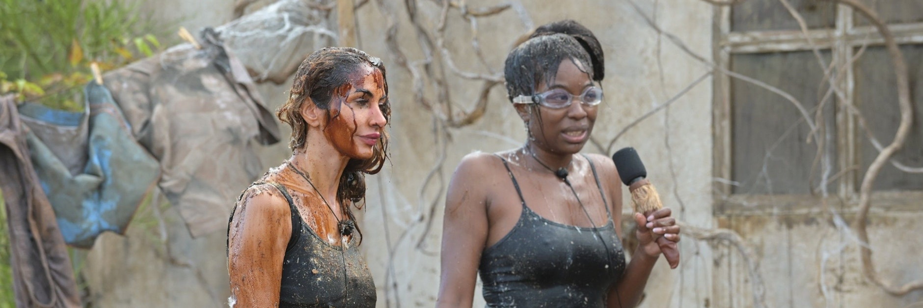 Voller Schleim aber mit fünf Sternen beenden Linda Nobat und Janina Youssefian die Dschungelprüfung.