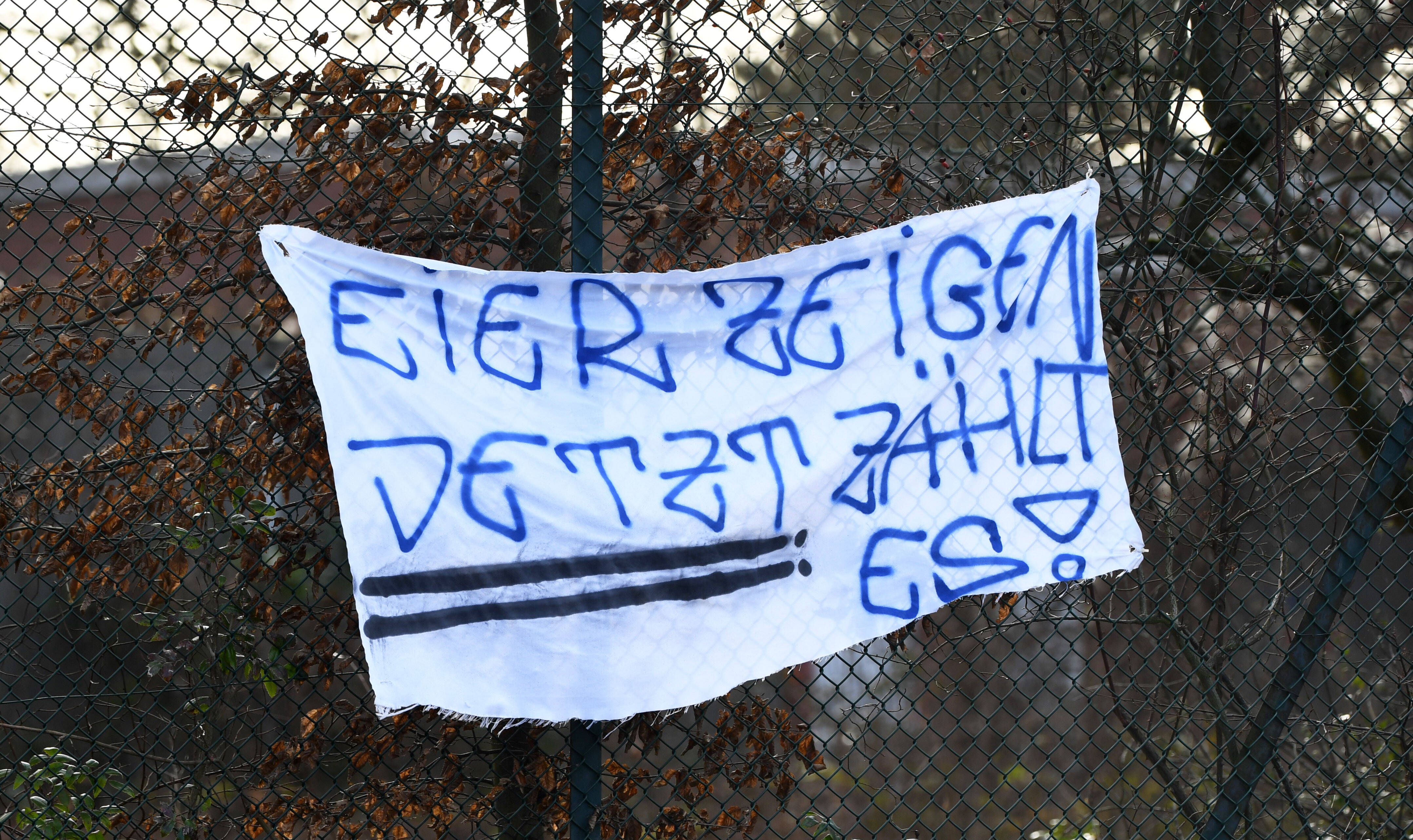 Fans stören Hertha-Training: Hoffentlich hat sich jetzt kein Spieler mit Corona infiziert