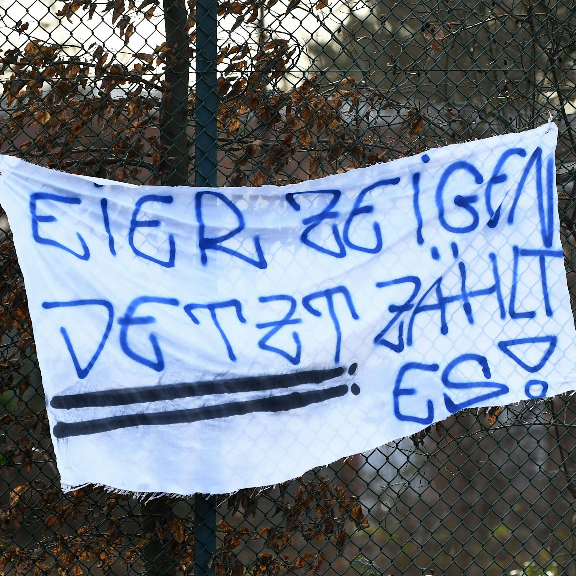Fans stören Hertha-Training: Hoffentlich hat sich jetzt kein Spieler mit Corona infiziert