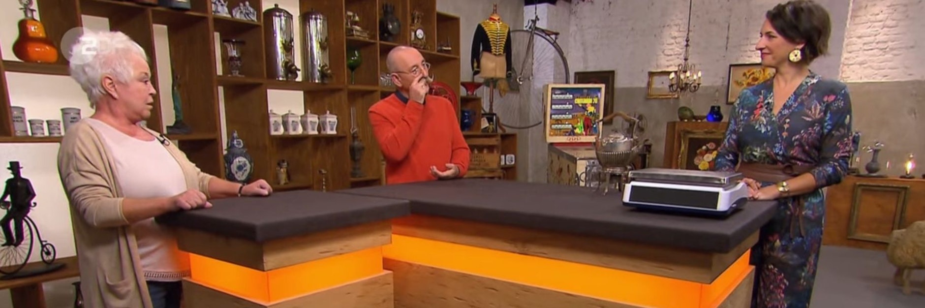 Kandidatin&nbsp;Antonette Rohe-Schieke will bei „Bares für Rares“ ihre Silber-Kanne verkaufen.