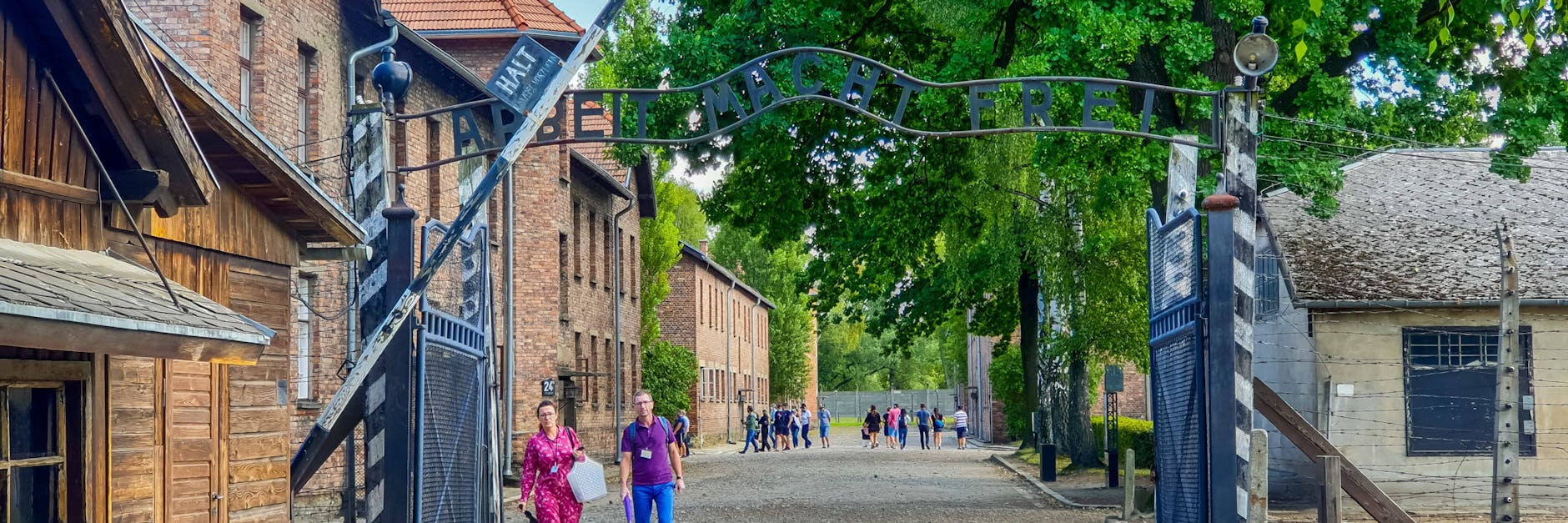 Das Haupttor des ehemaligen Konzentrations- und Vernichtungslagers Auschwitz.