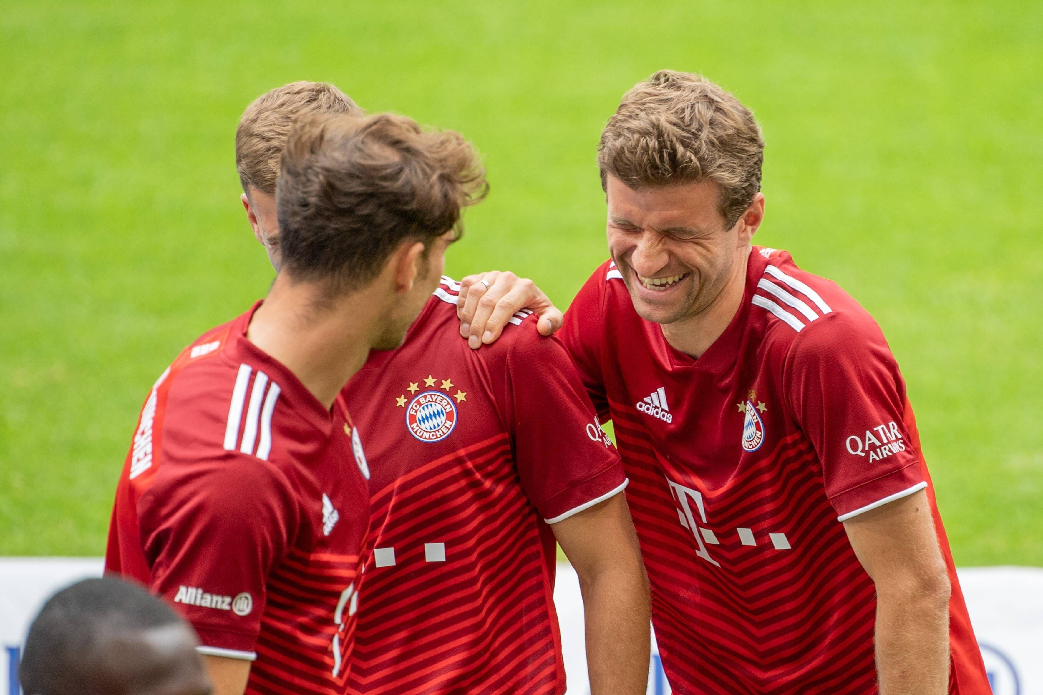 Bitter! Bayerns Thomas Müller lacht über Herthas miese Abwehrarbeit