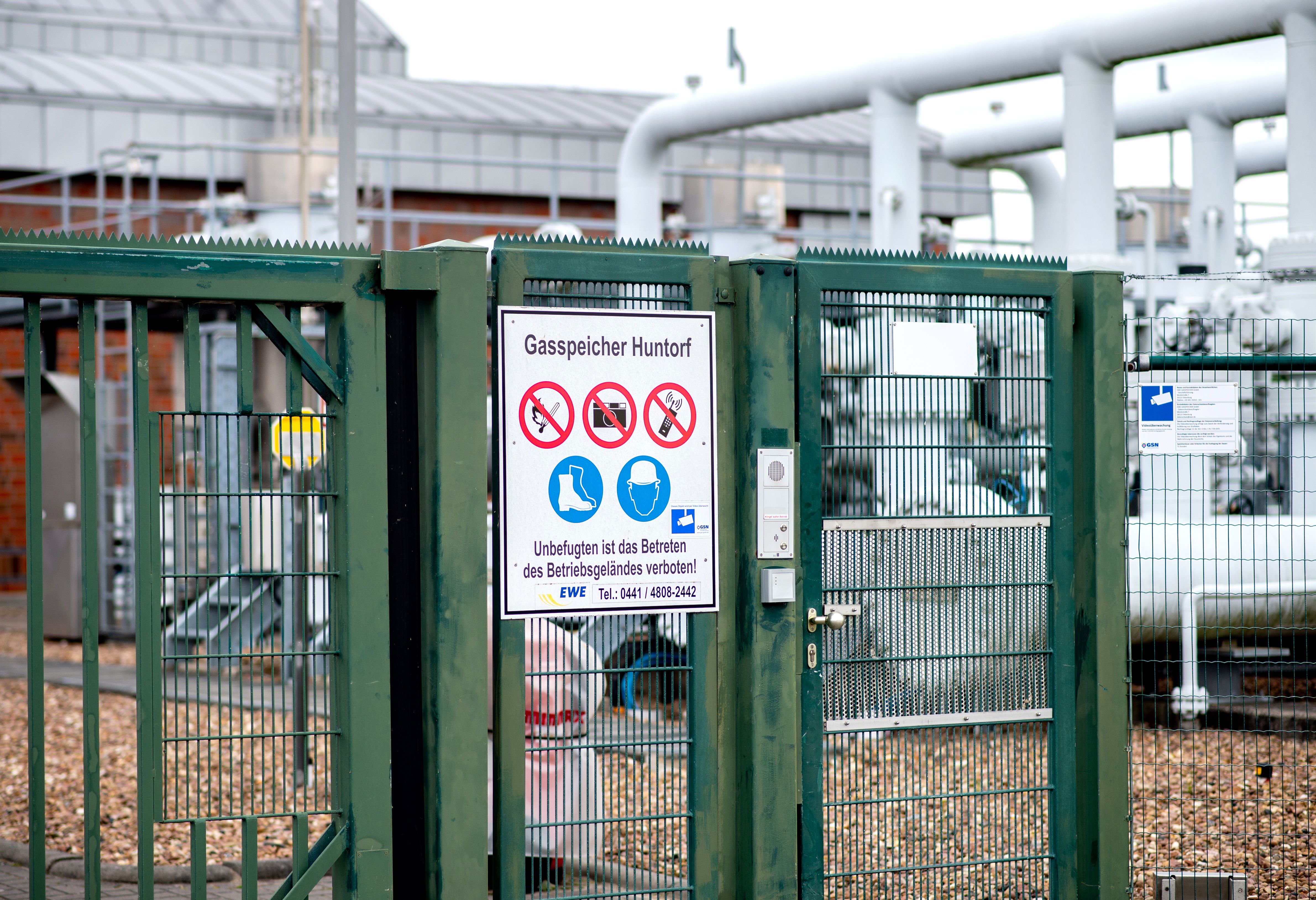 Image - Politiker in großer Sorge wegen halb leerer Gasspeicher – Müssen Verbraucher bald frieren?