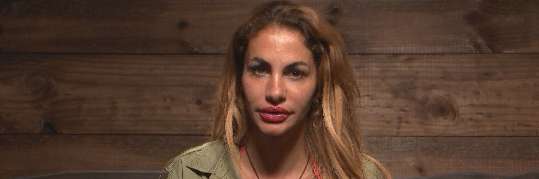 Janina Youssefian flog nach rassistischen Äußerungen aus dem Dschungelcamp.