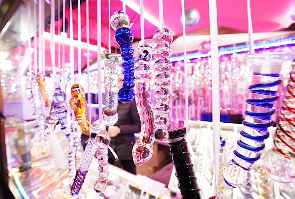 Materialien wie Edelstahl oder Glas eignen sich besonders gut für Sextoys (Symbolbild).