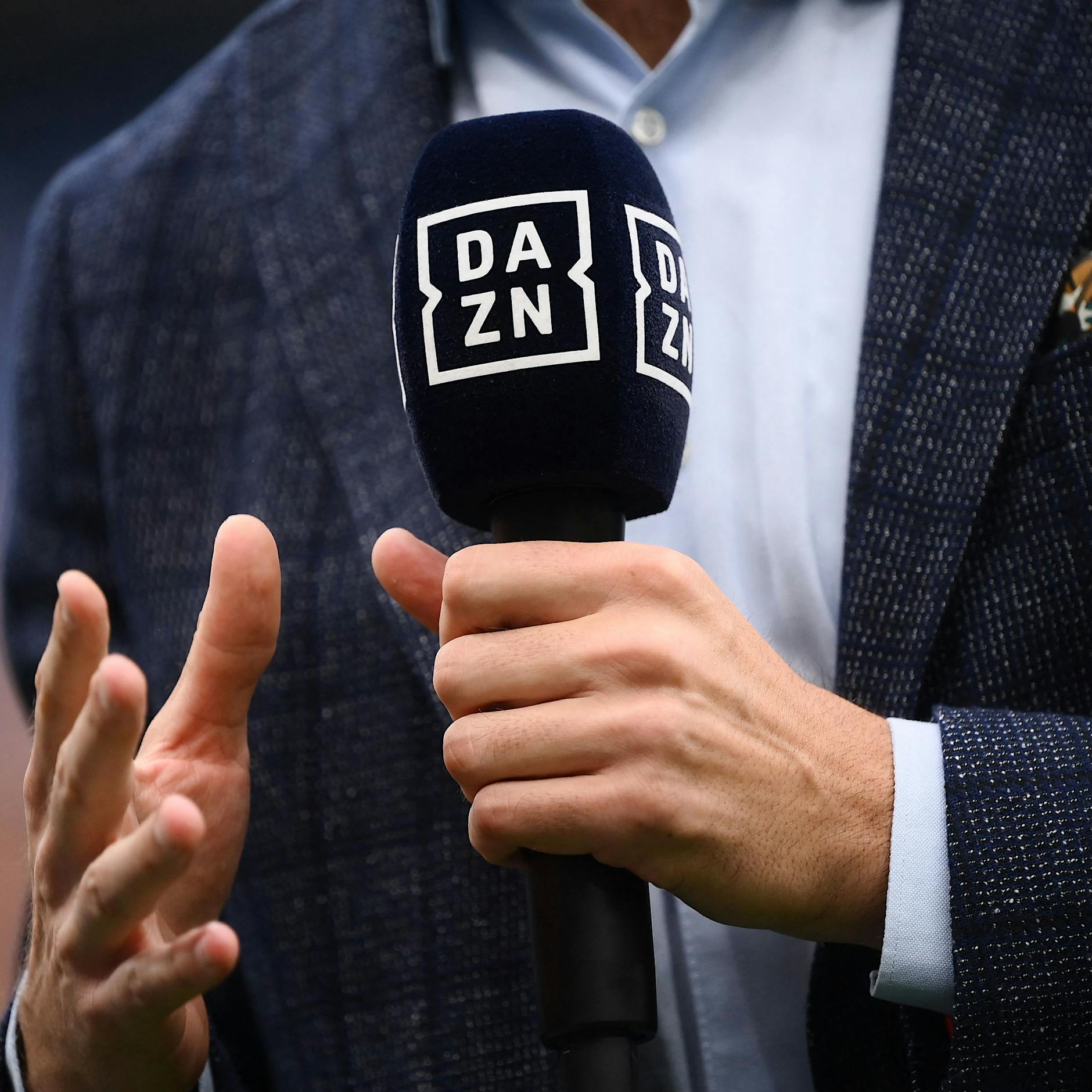 Saftige Preiserhöhung bei DAZN – DAS kommt auf die Kunden zu