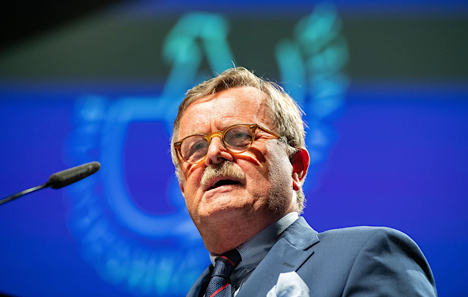 Weltärztebund-Chef Frank Ulrich Montgomery geht davon aus, dass sich jeder mit Corona ansteckt.&nbsp;