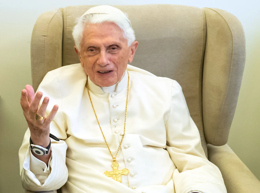 Papst Benedikt gibt Falschaussage zu: „Das Lügengebäude stürzt zusammen“