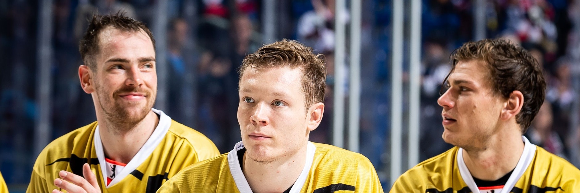 Drei von sechs Eisbären mit Olympia vor der Brust: Marcel Noebels, Jonas Müller und Leo Pföderl (v.l.).