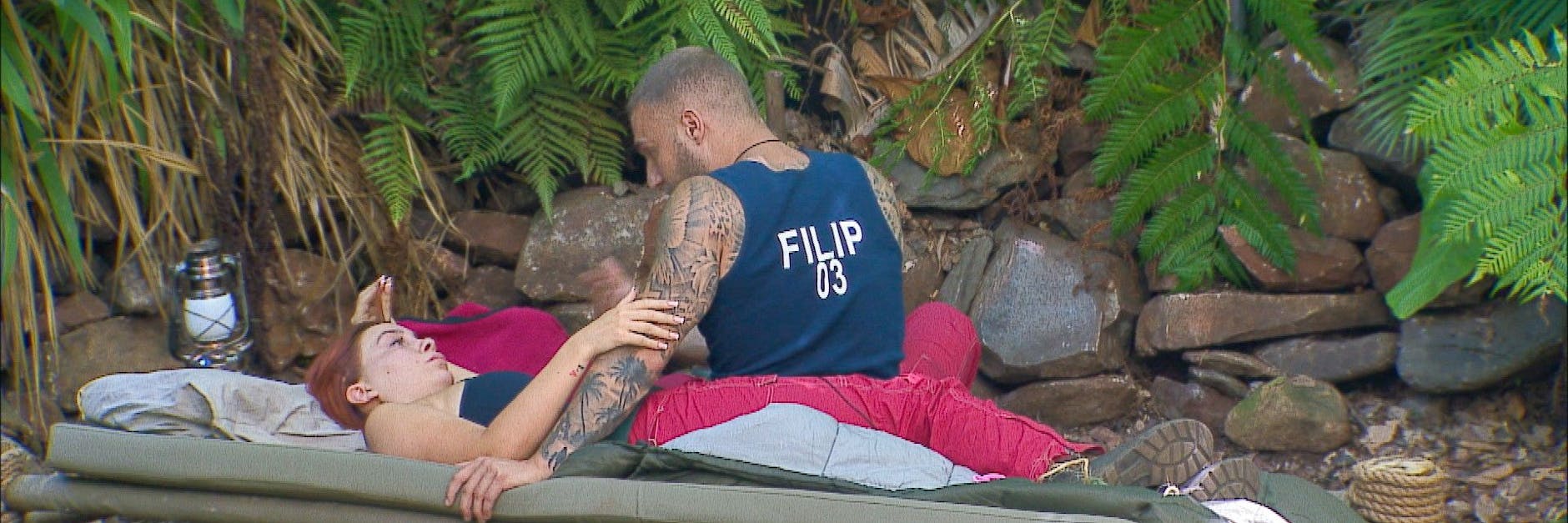 Filip Pavlovic und Tara Tabitha nähern sich im Dschungelcamp wieder an.