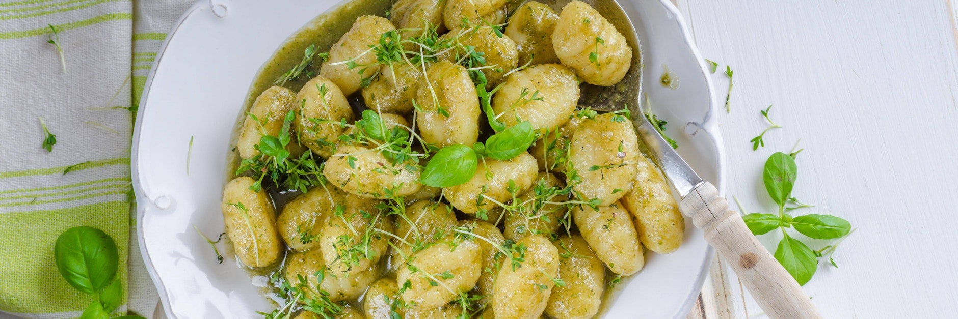 Gnocchi mit Parmesan sind ein italienischer Klassiker - und mit diesem Rezept sehr leicht zuzubereiten.