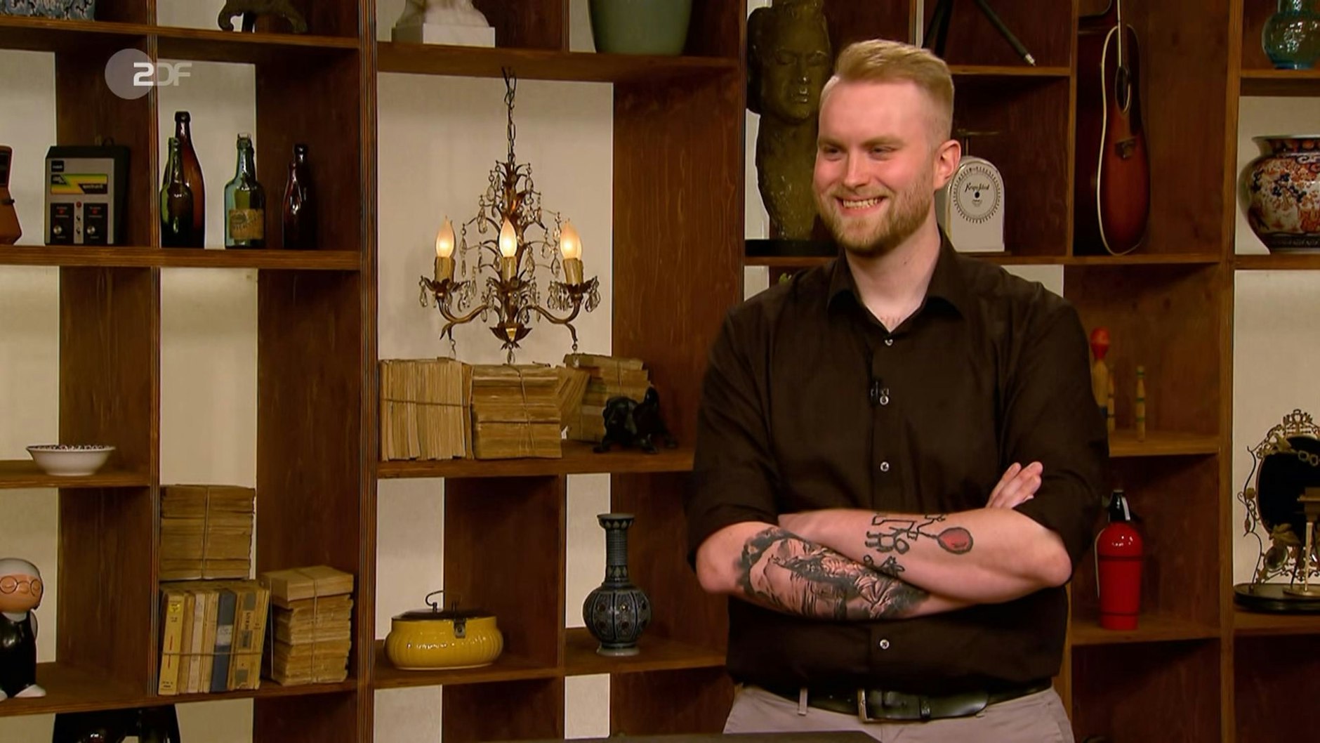 Jonas Leßmann (29) brachte das Massagegerät mit ins „Bares für Rares“-Studio.