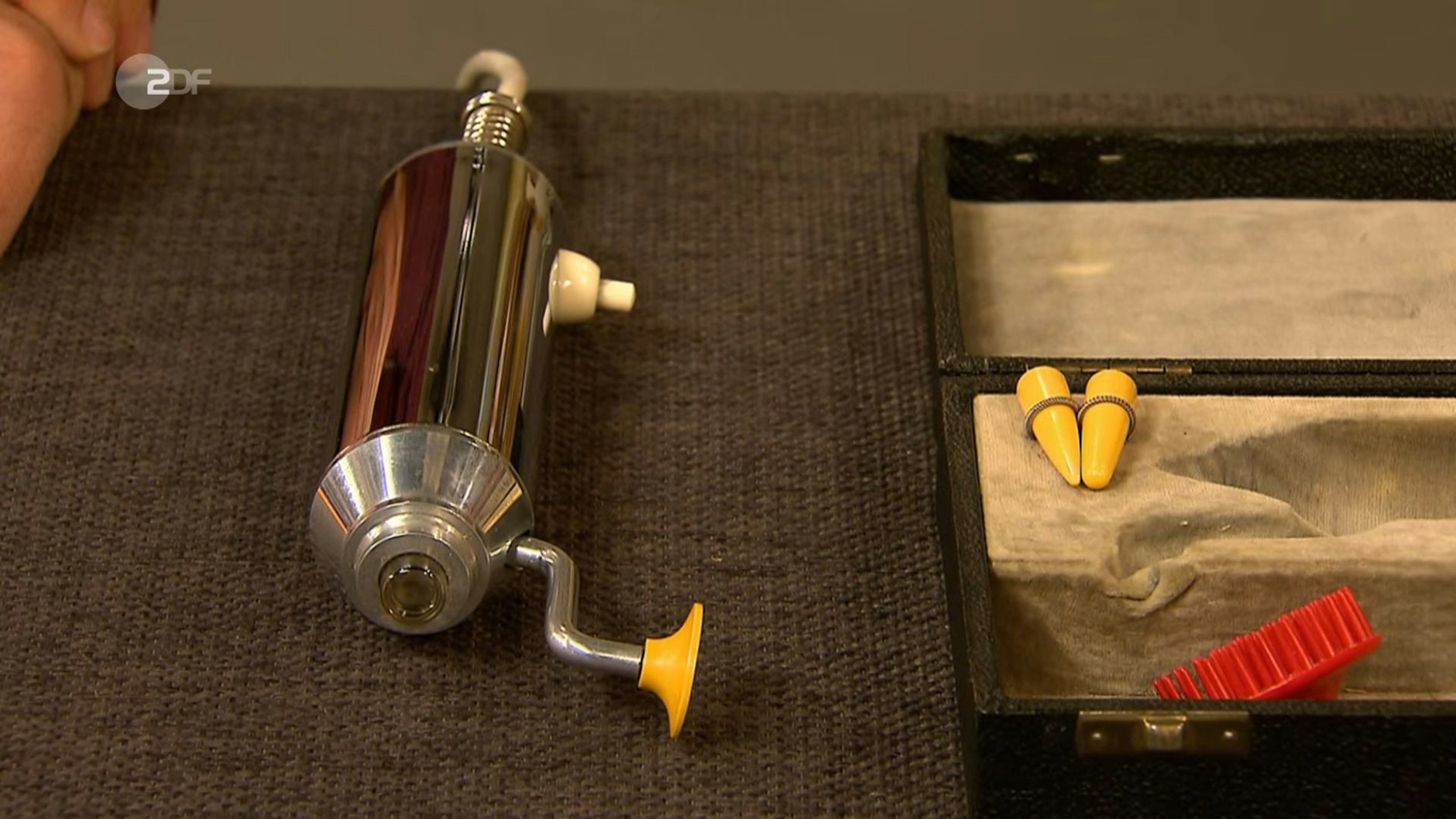 Das Massagegerät, das bei „Bares für Rares“ unter den Hammer kam, bietet verschiedene Funktionen.