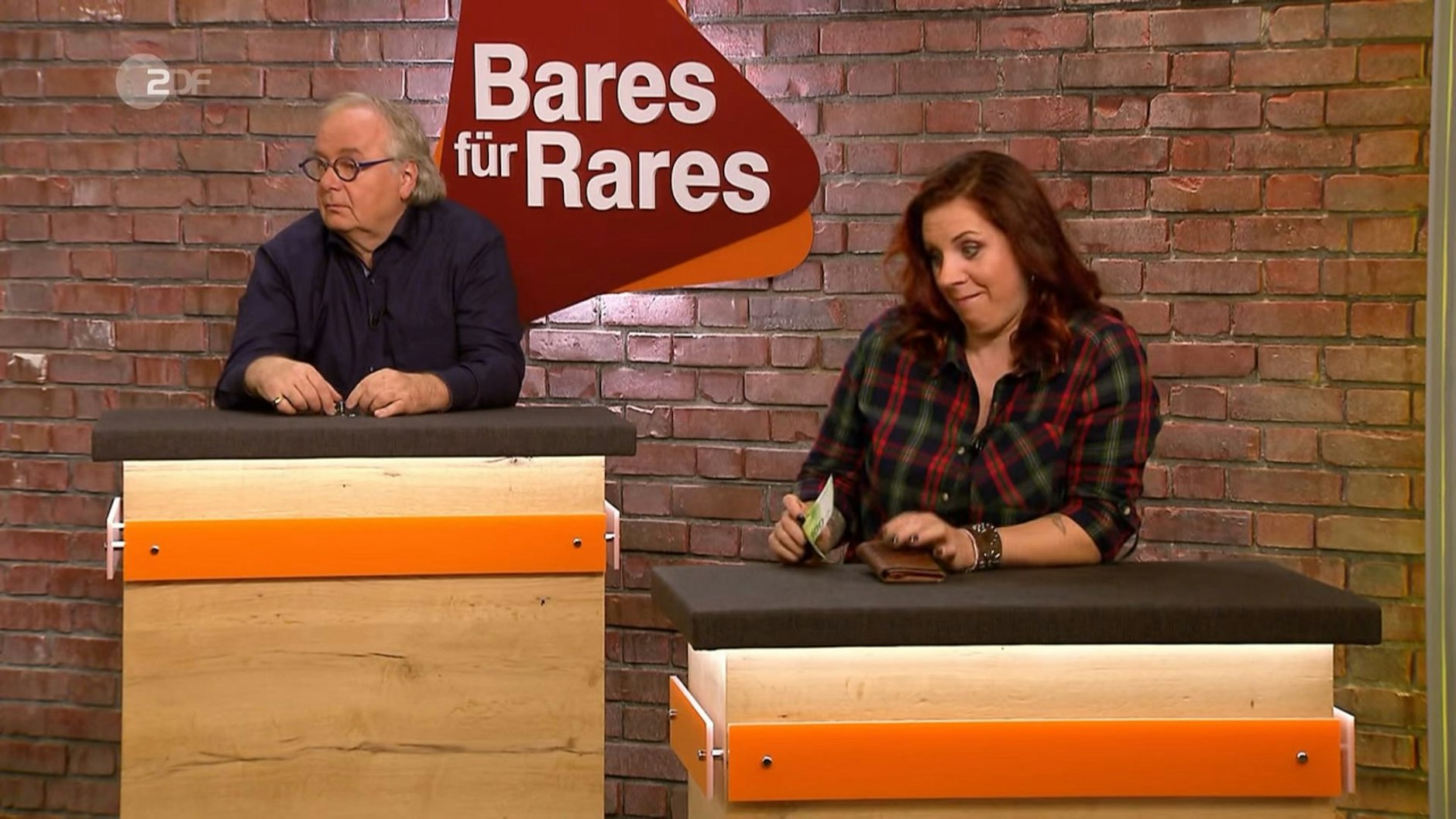 Händlerin Esther Ollick schnappt sich das Gerät bei „Bares für Rares“, zahlt 100 Euro dafür.