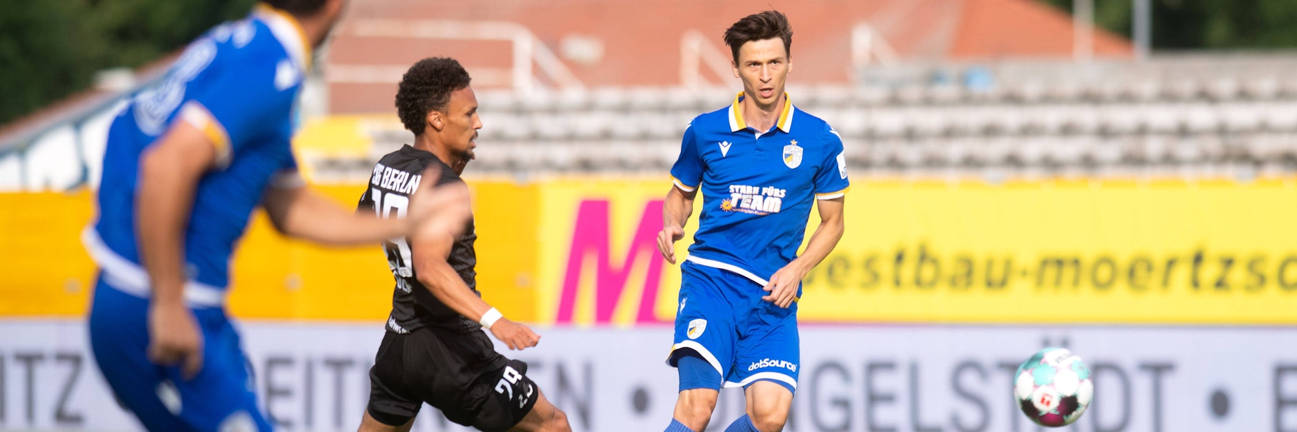Jenas Mittelfeldmann Theodor Bergmann (r.) , hier im Duell gegen die VSG Altglienicke, läuft ab sofort für den BFC auf.&nbsp;