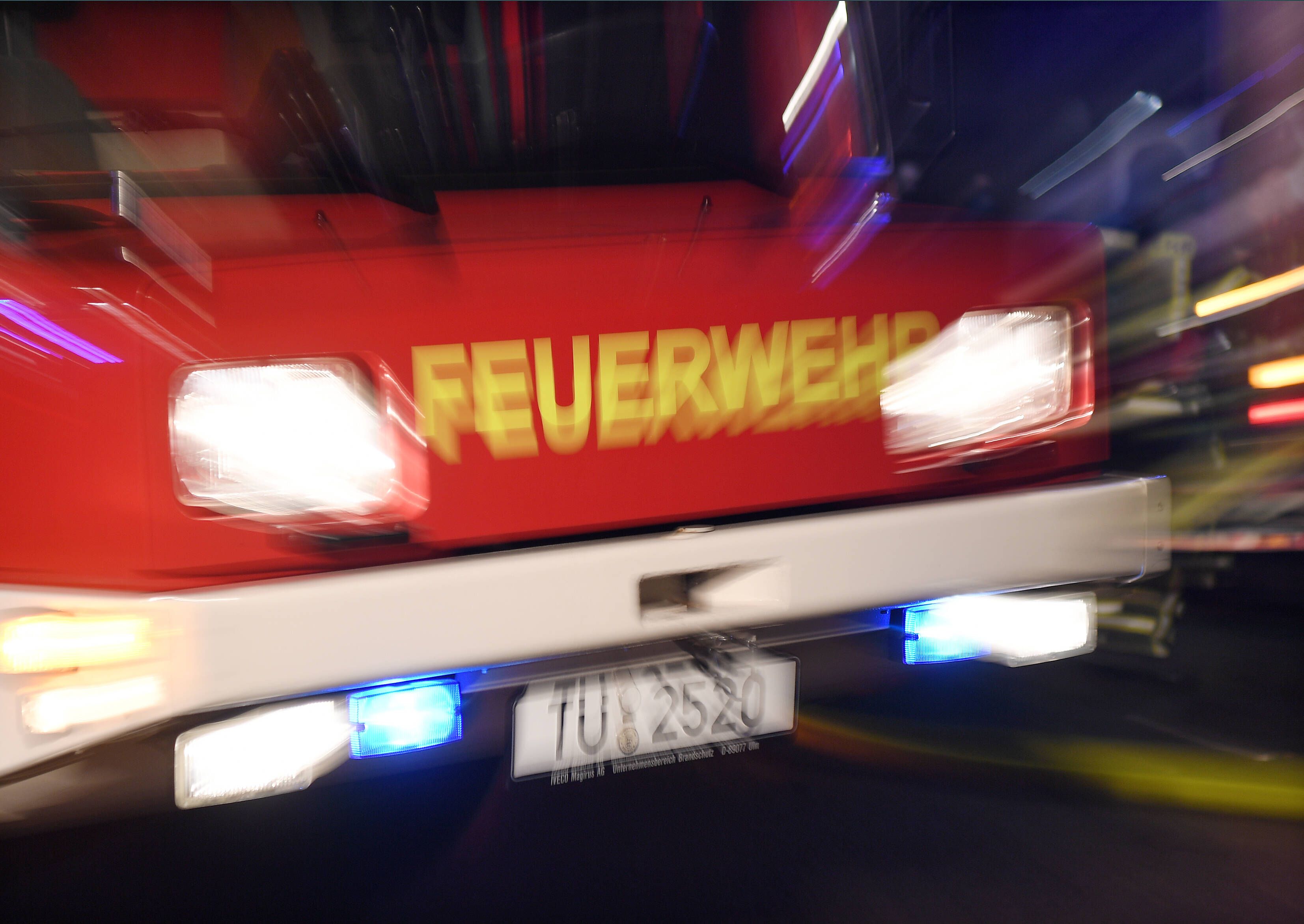 Image - Corona-Testzentrum in Wismar angezündet: Stecken militante Corona-Leugner dahinter?