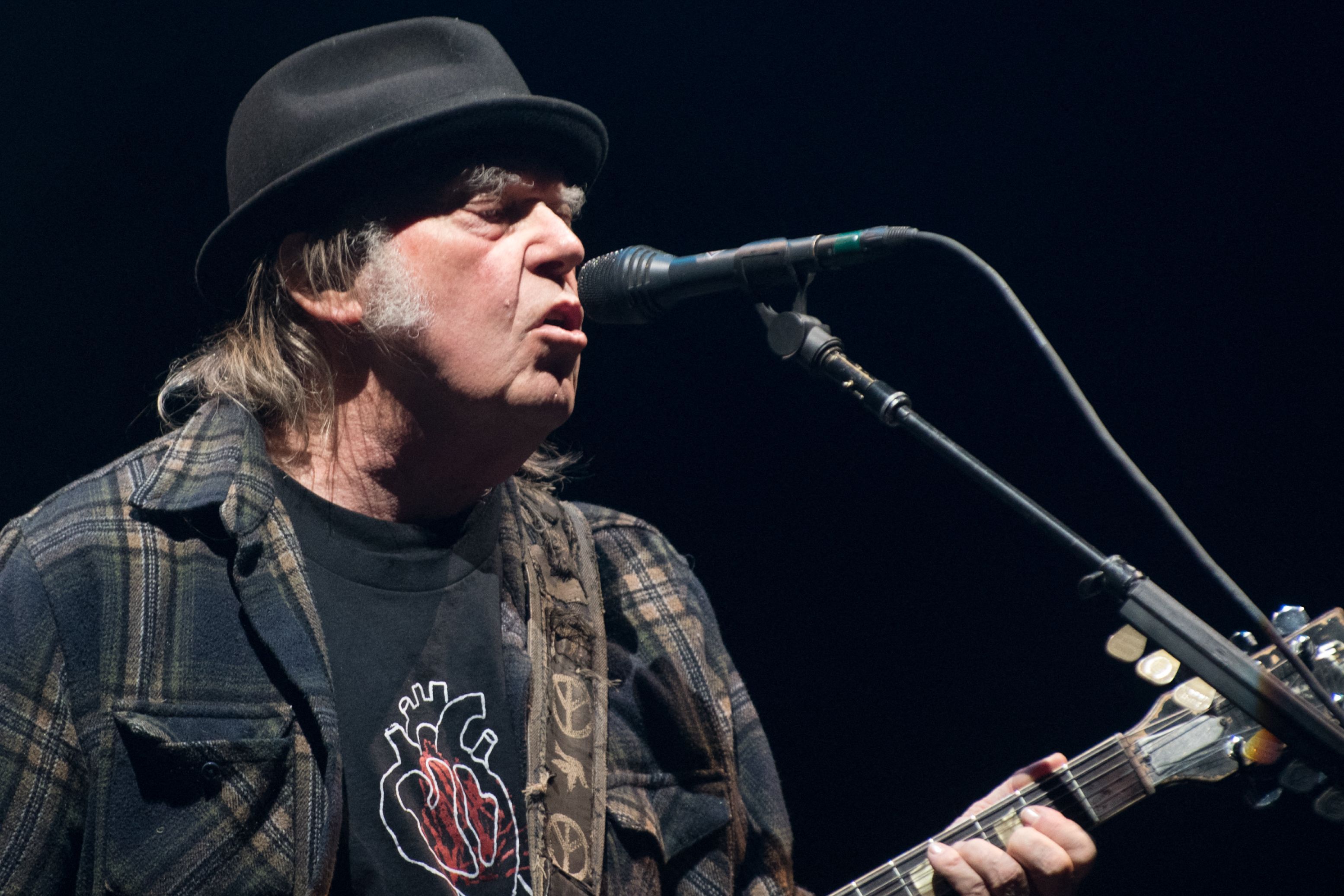 Rückzugsdrohung wegen Corona-Fehlinformationen: Neil Young setzt Spotify die Pistole auf die Brust
