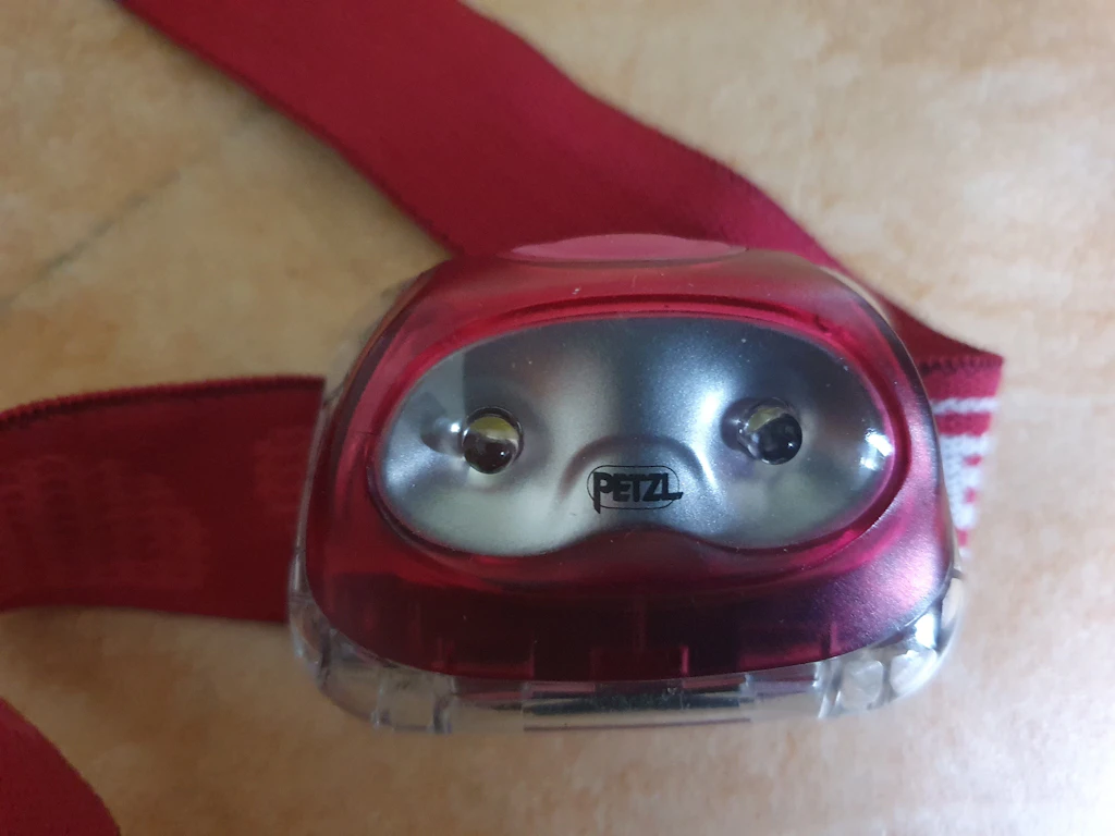 Pareidolie: Gesichter in Gegenständen sind oft jung und männlich