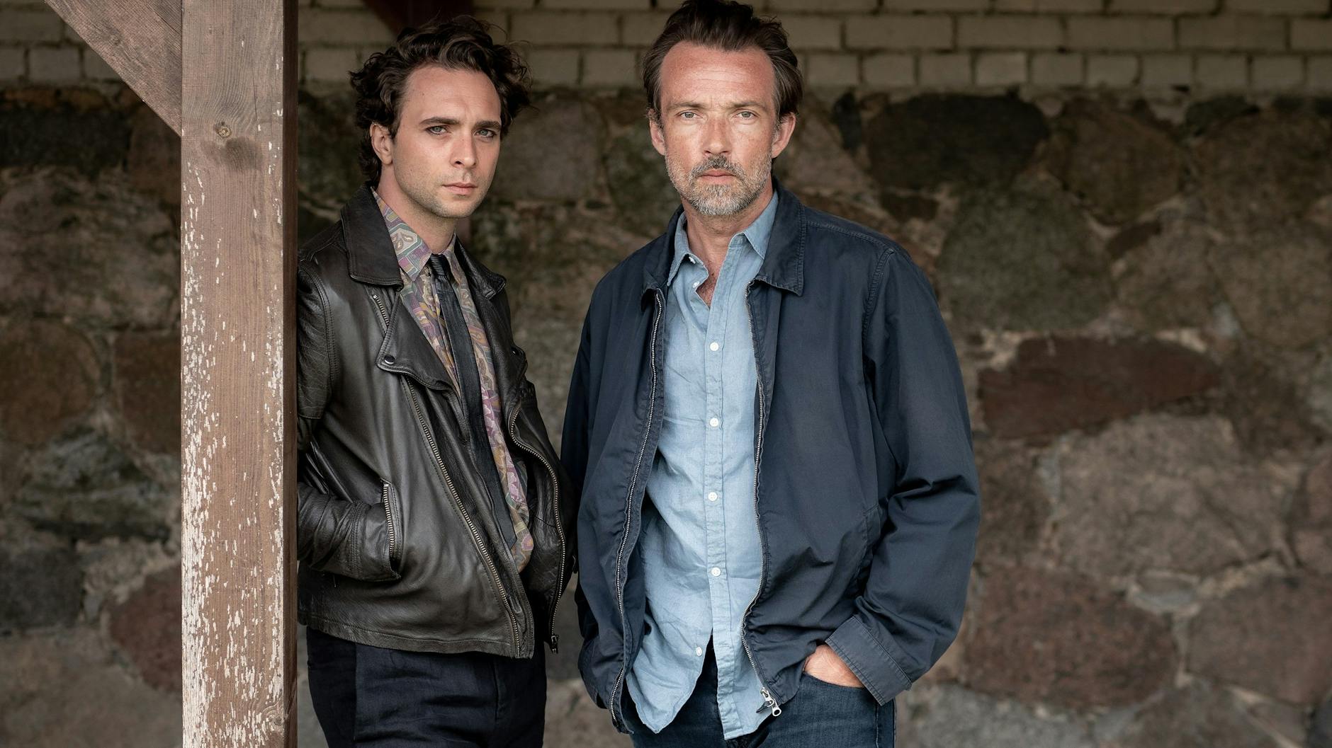 Vincent Ross (Andre Kaczmarczyk, l.) und Adam Raczek (Lucas Gregorowicz) sind die Ermittler im „Polizeiruf 110“ aus Brandenburg. Ihr erster gemeinsamer Fall „Hildes Erbe“ ist am Sonntag im Ersten zu sehen.