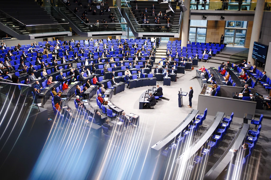 Grenzüberschreitung oder Beitrag zur Befriedung: Die Impfpflicht im Bundestag