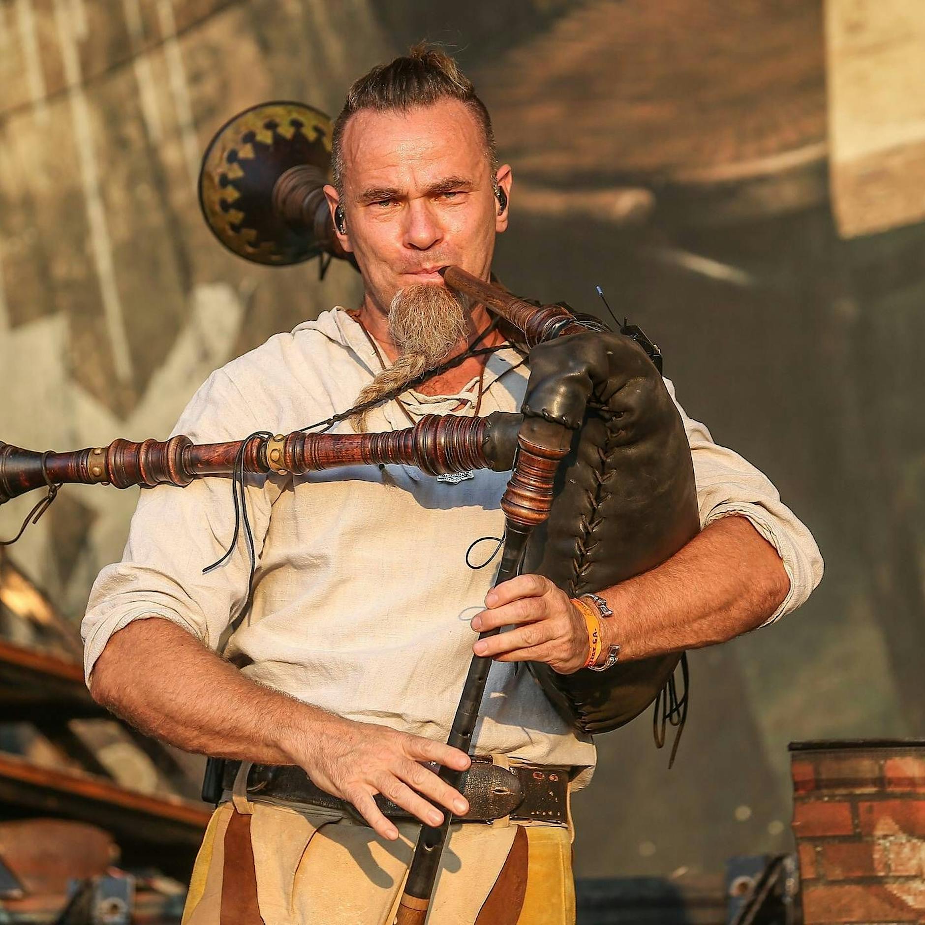 „In Extremo“-Bandmitglied will auf Corona-Demo in Brandenburg Polizeikette durchbrechen – tot!