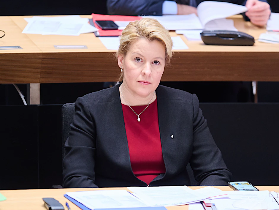 Vor zwei Wochen verzichtete Franziska Giffey noch auf ihre große Rede. Jetzt will die Regierende Bürgermeisterin ihre Regierungserklärung halten.