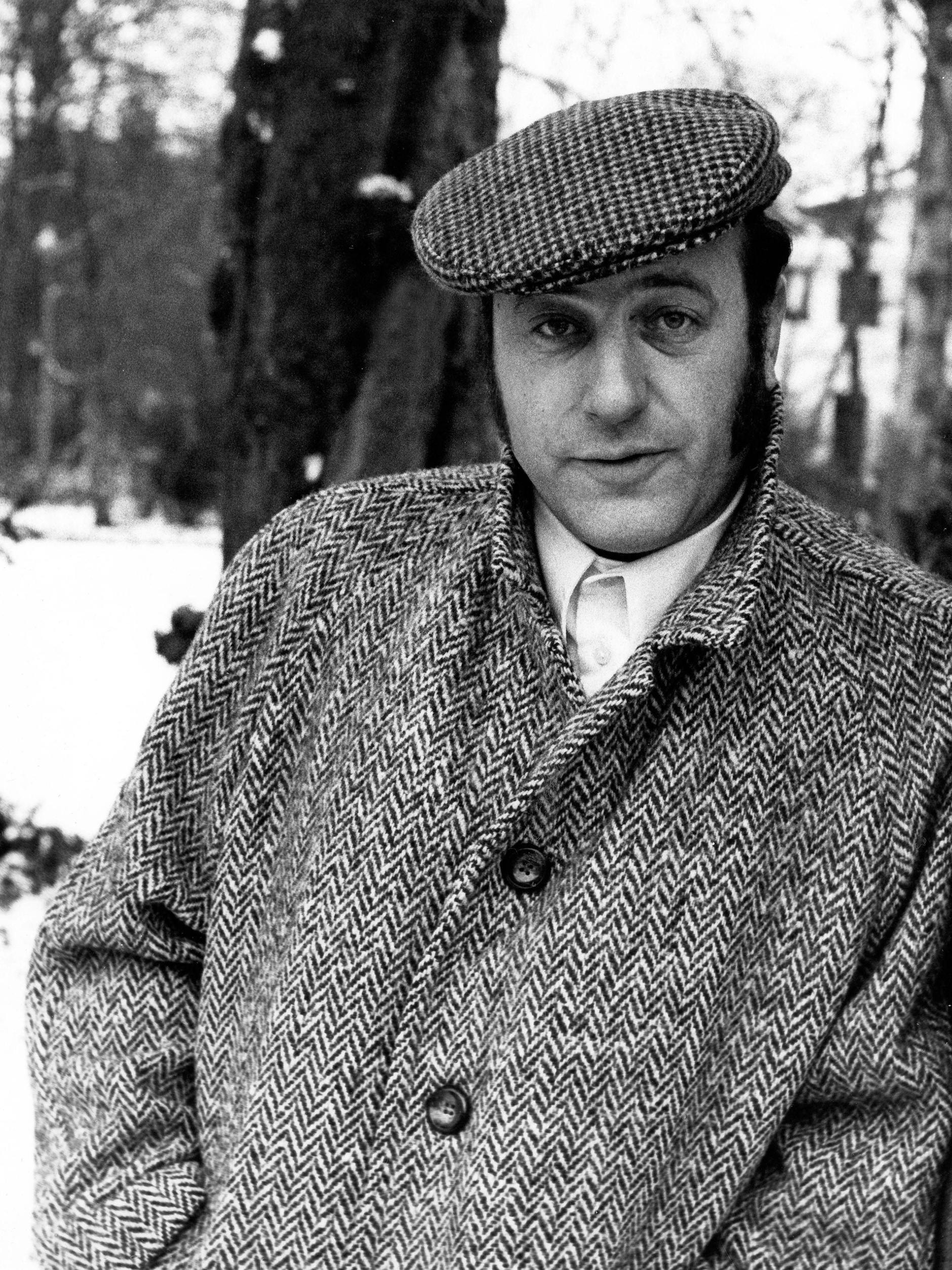 Manfred Krug in einem verschneiten Park in Hamburg am 18. März 1978