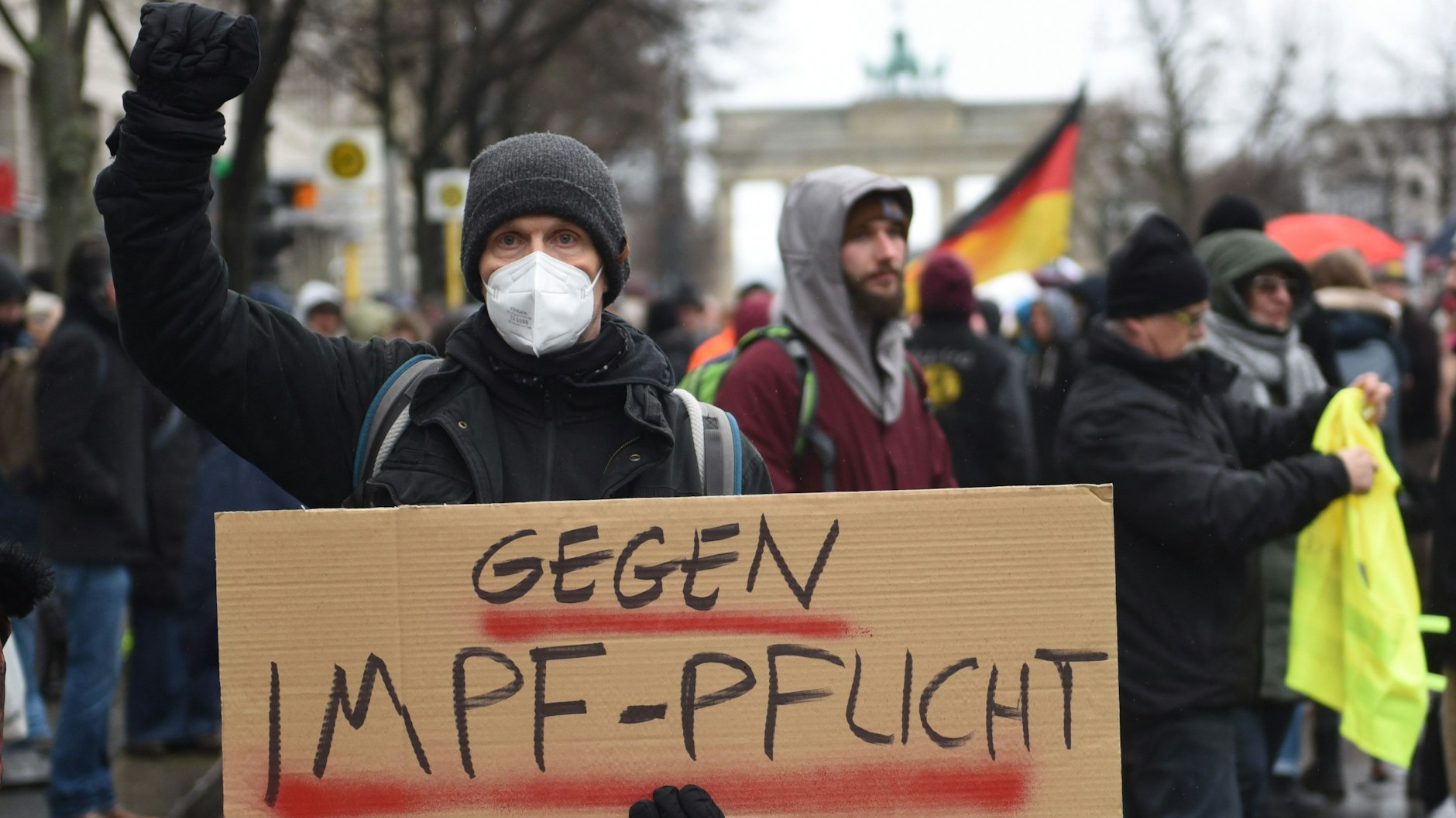 Demonstranten protestieren vor dem Brandenburger Tor gegen eine Impfpflicht.&nbsp;