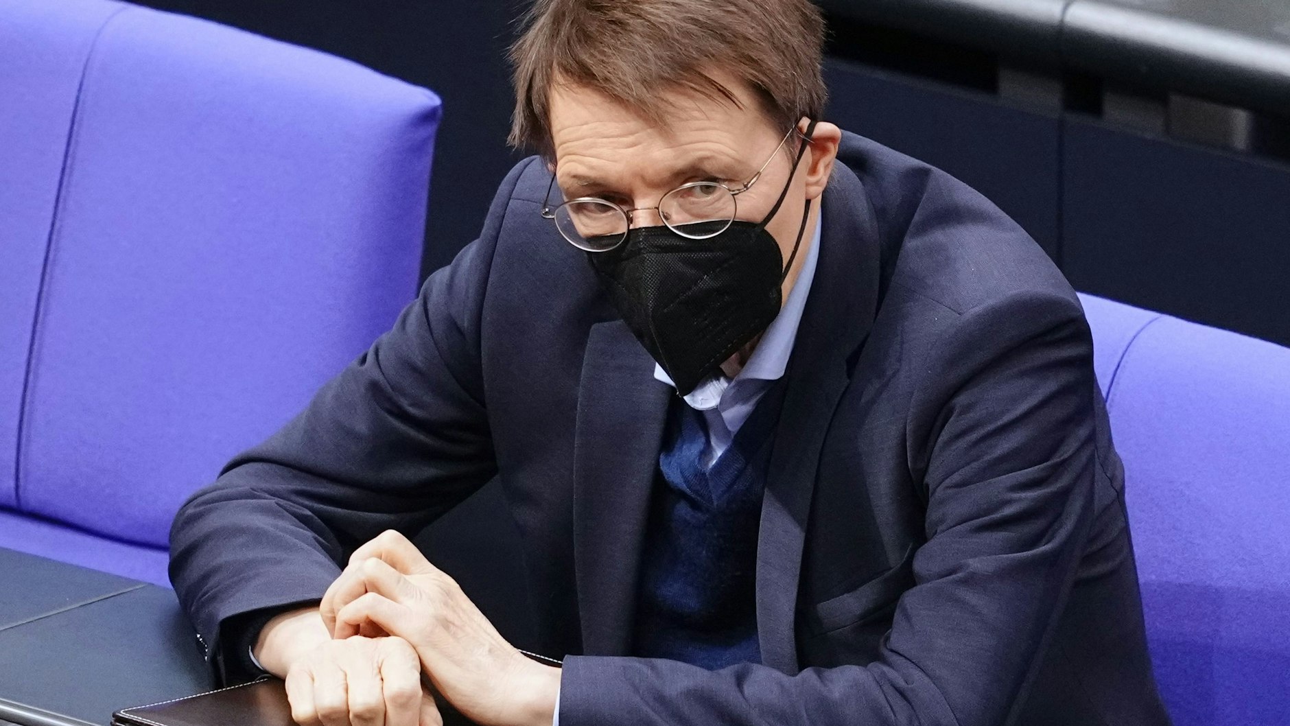 Bundesgesundheitsminister Karl Lauterbach (SPD) will beim verkürzten Genesenen-Status von drei Monaten bleiben.