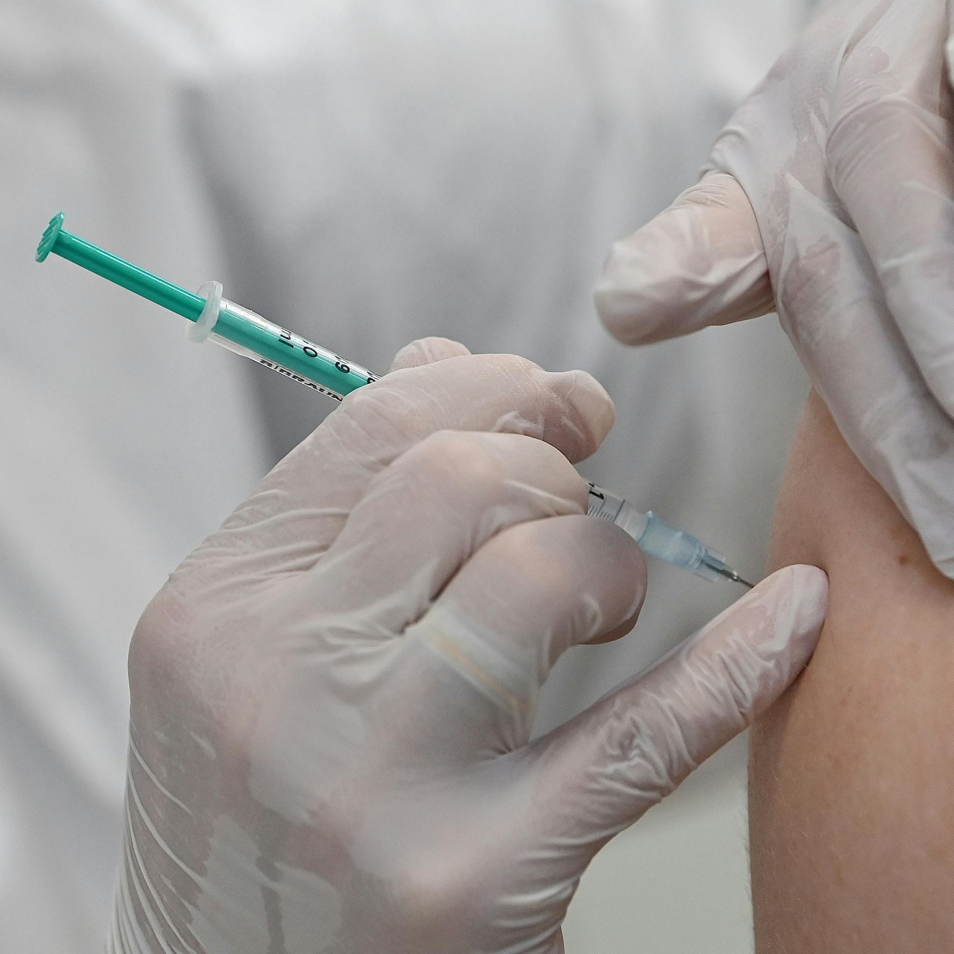 Biontech und Pfizer starten Studien zu Omikron-Impfstoff