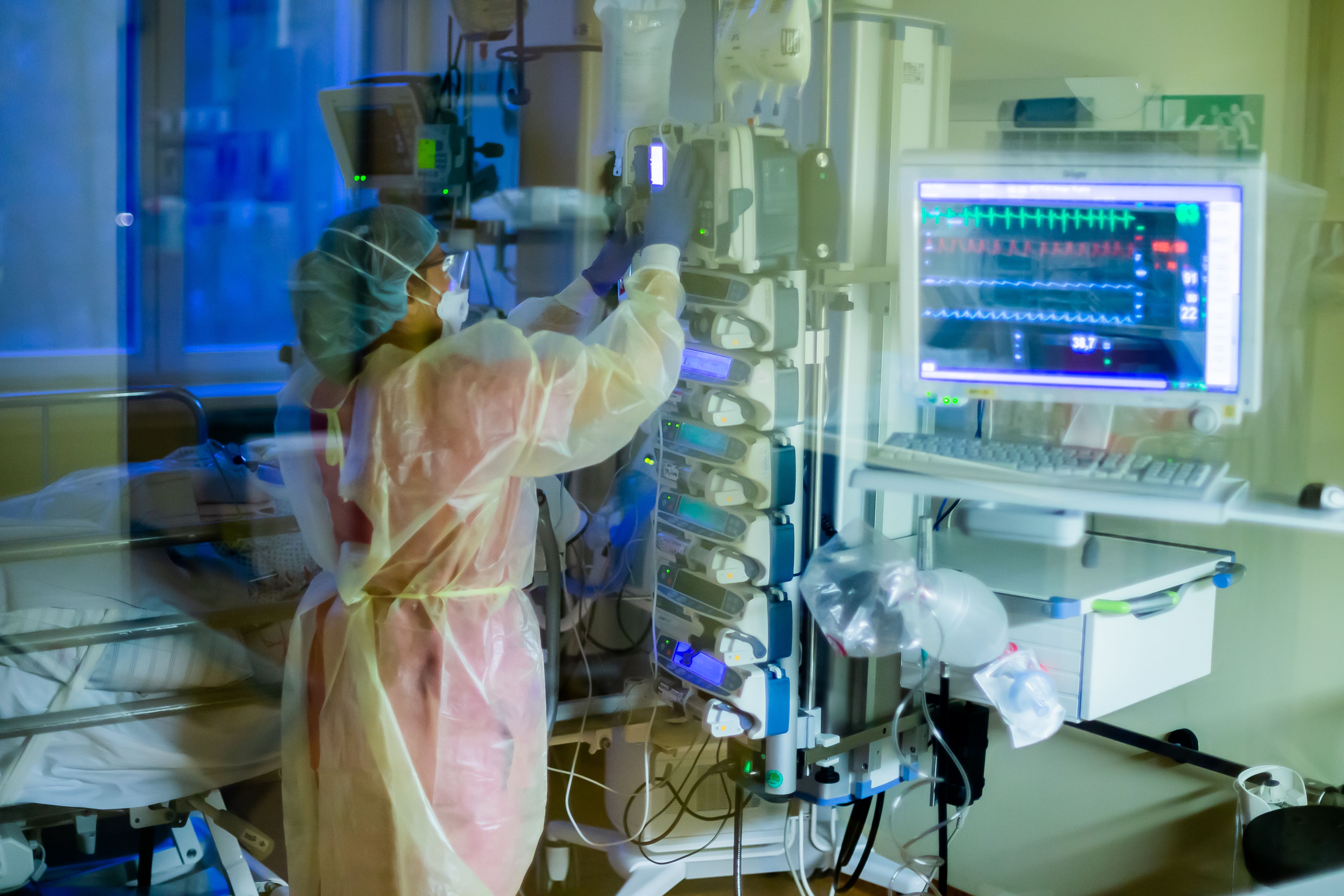 Weniger Covid-Intensivpatienten bundesweit, doch in Berlin wieder MEHR Corona-Patienten in Intensivbehandlung: Was steckt dahinter?