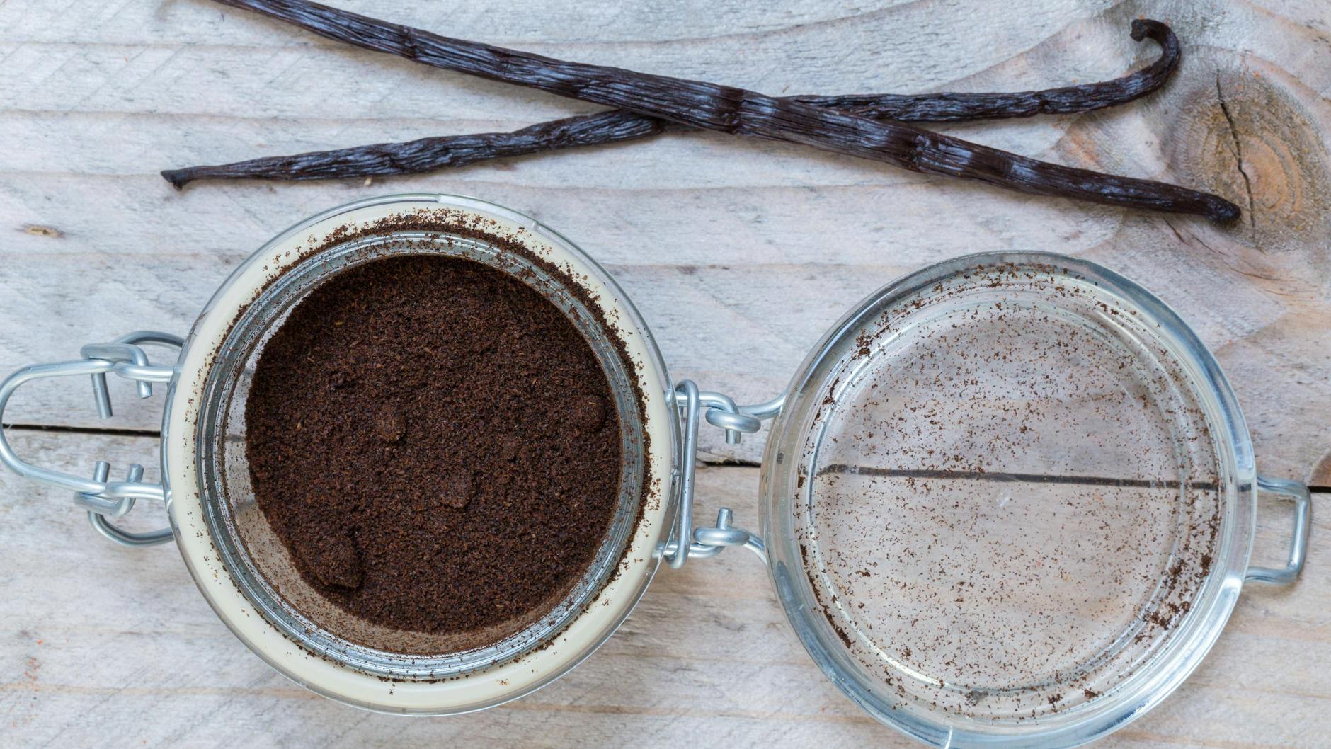 Wer an frischer Vanille riecht, vertreibt damit die Lust auf Süßigkeiten.