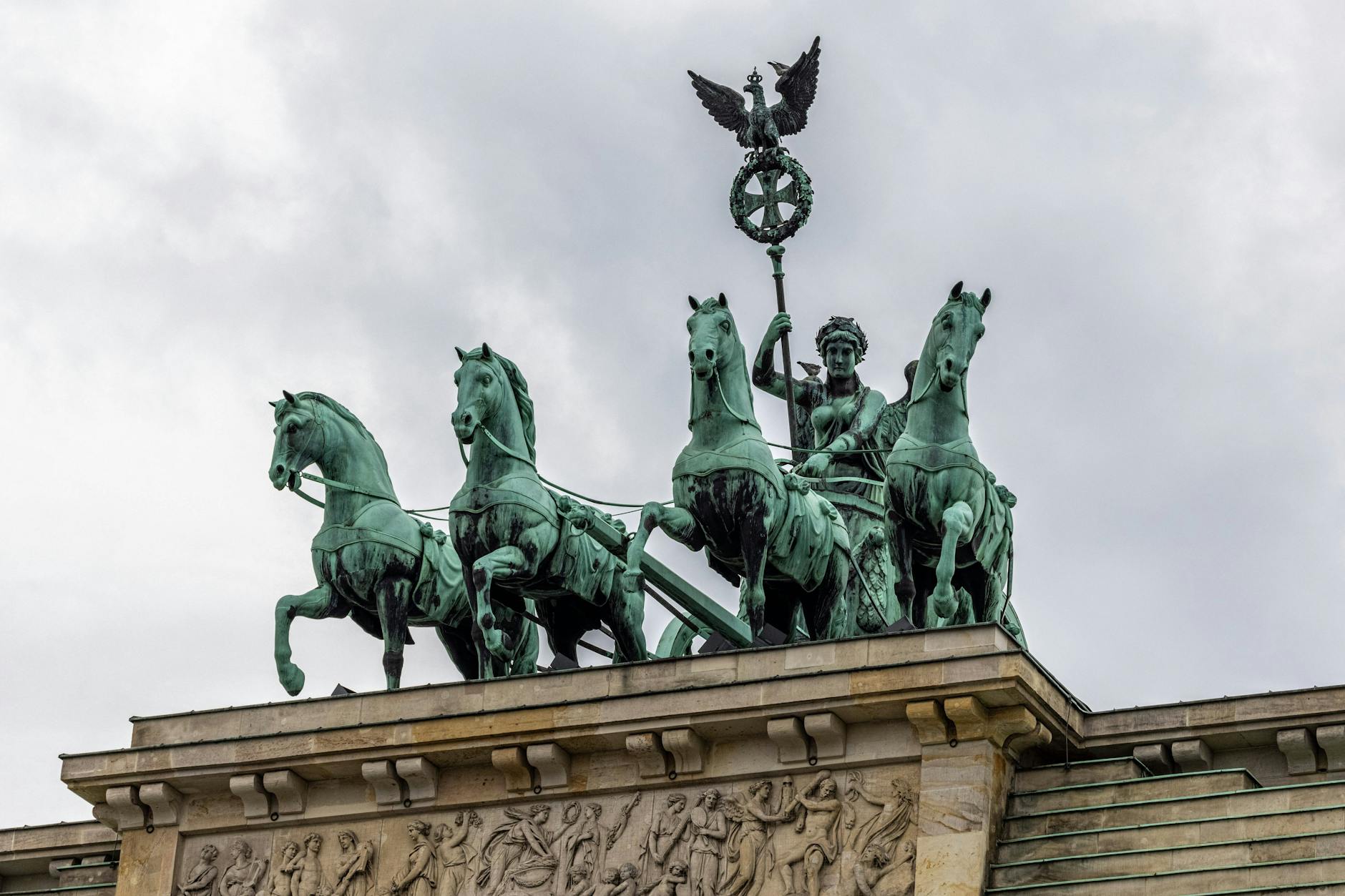 Dieses Bild zeigt die schöne Quadriga auf dem Brandenburger Tor...