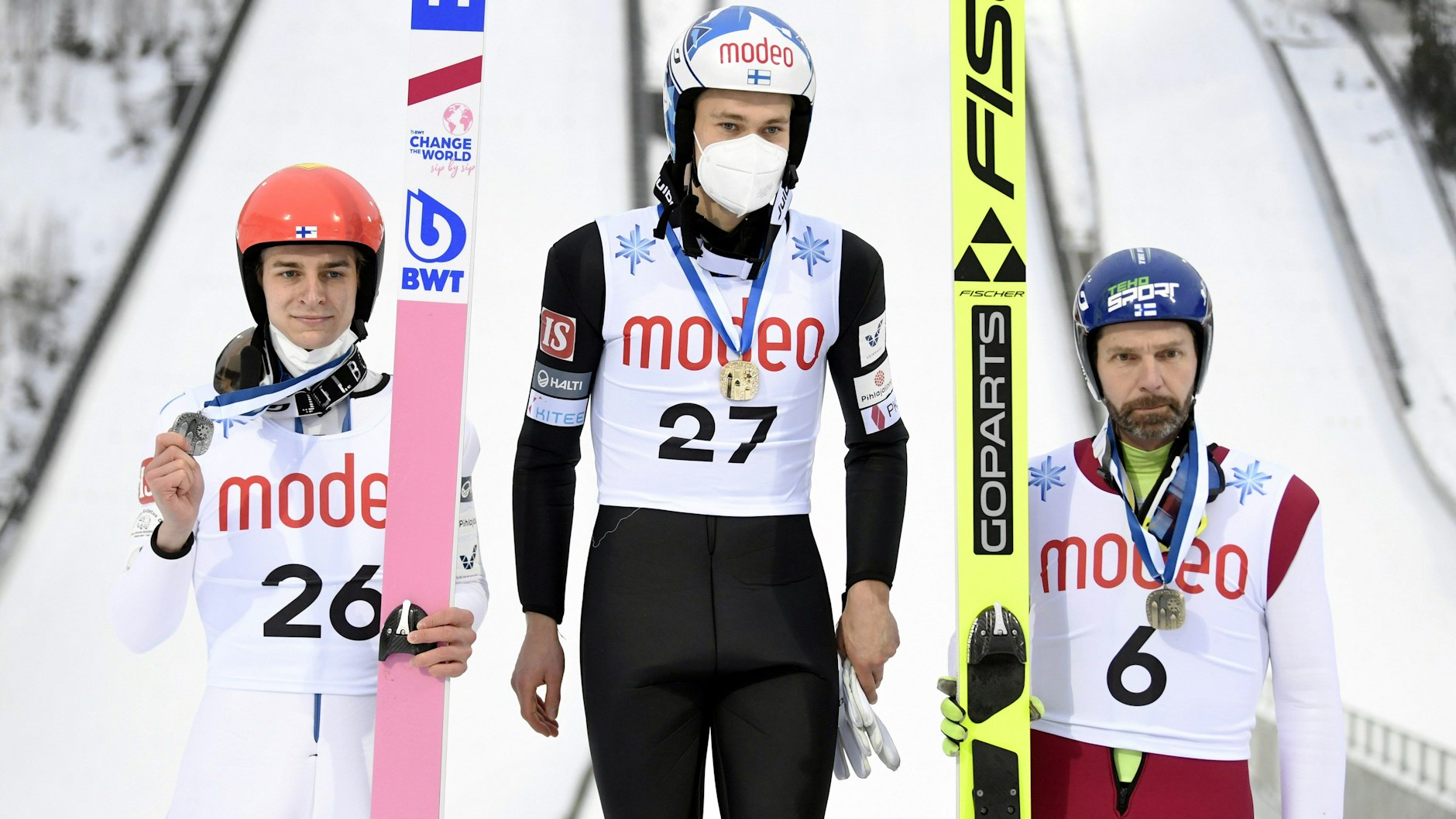 Janne Ahonen (r.) wurde bei den finnischen Meisterschaften Dritter&nbsp;– im Alter von 44 Jahren.