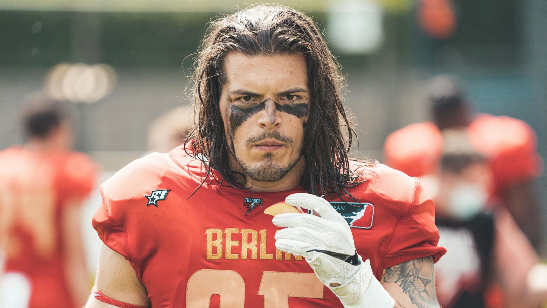 Nicolai Schumann hat seinen Exkurs in den Bobsport beendet und führt die Footballer von Berlin Thunder auch kommende Saison wieder an.