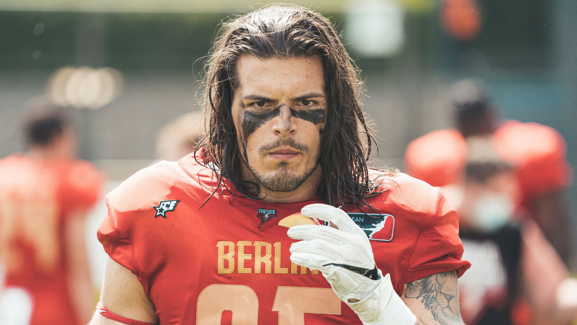 Nicolai Schumann hat seinen Exkurs in den Bobsport beendet und führt die Footballer von Berlin Thunder auch kommende Saison wieder an.