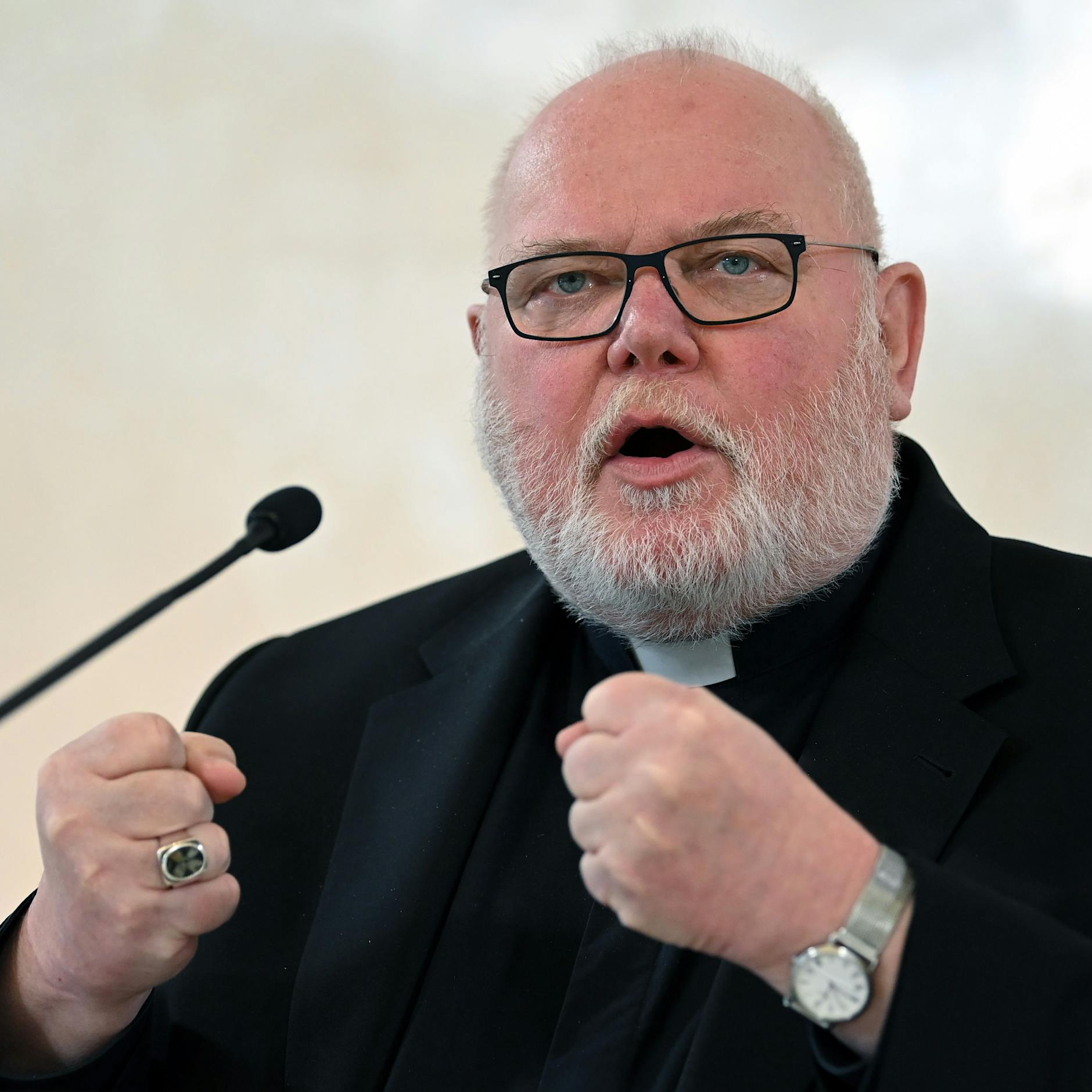 Kardinal Marx gibt Versagen im Umgang mit Missbrauchsopfern zu – Kein Rücktritt!