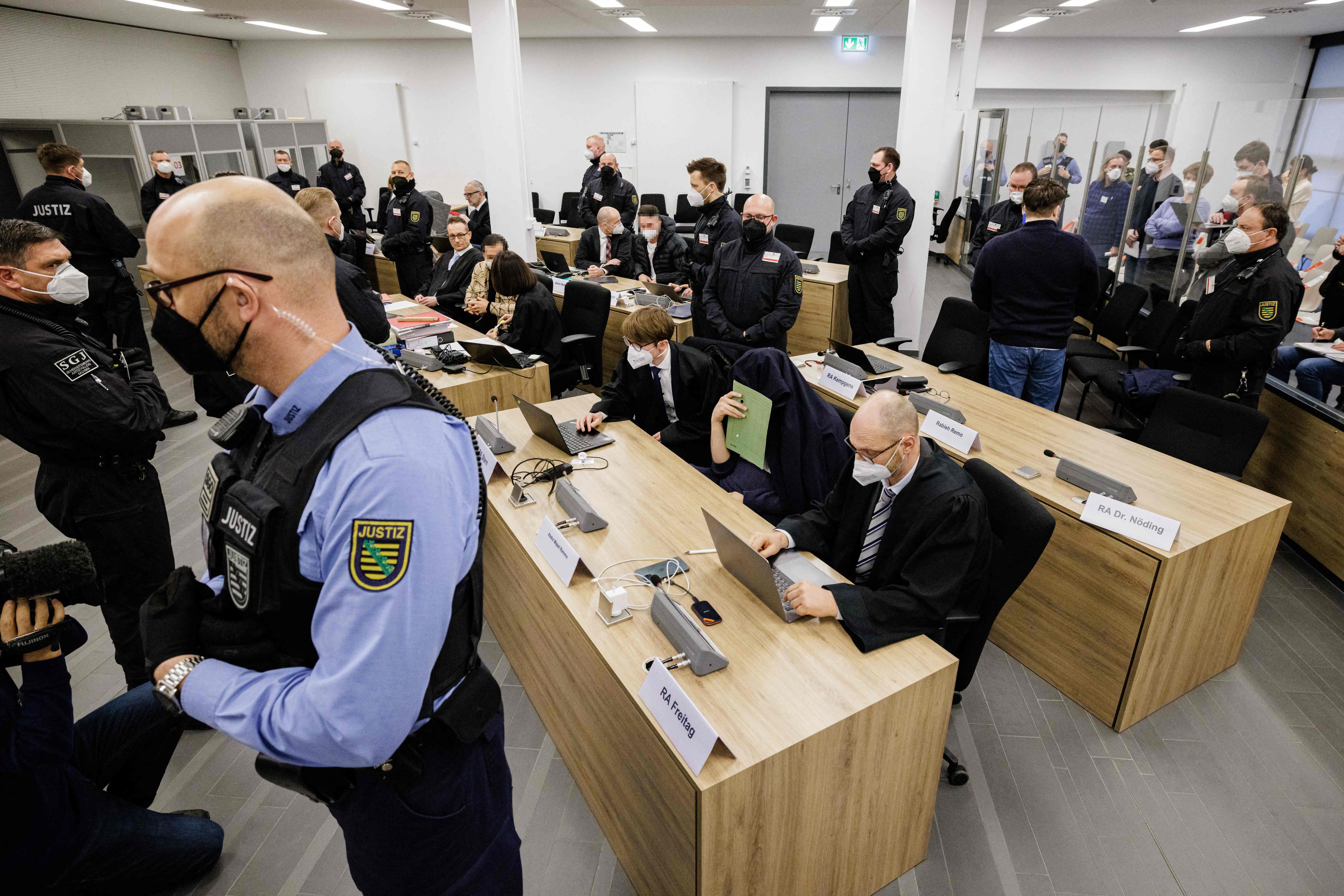 Juwelendiebstahl im Grünen Gewölbe: Prozess gegen Berliner Remmo-Clan-Mitglieder beginnt +++ Täter waren bewaffnet