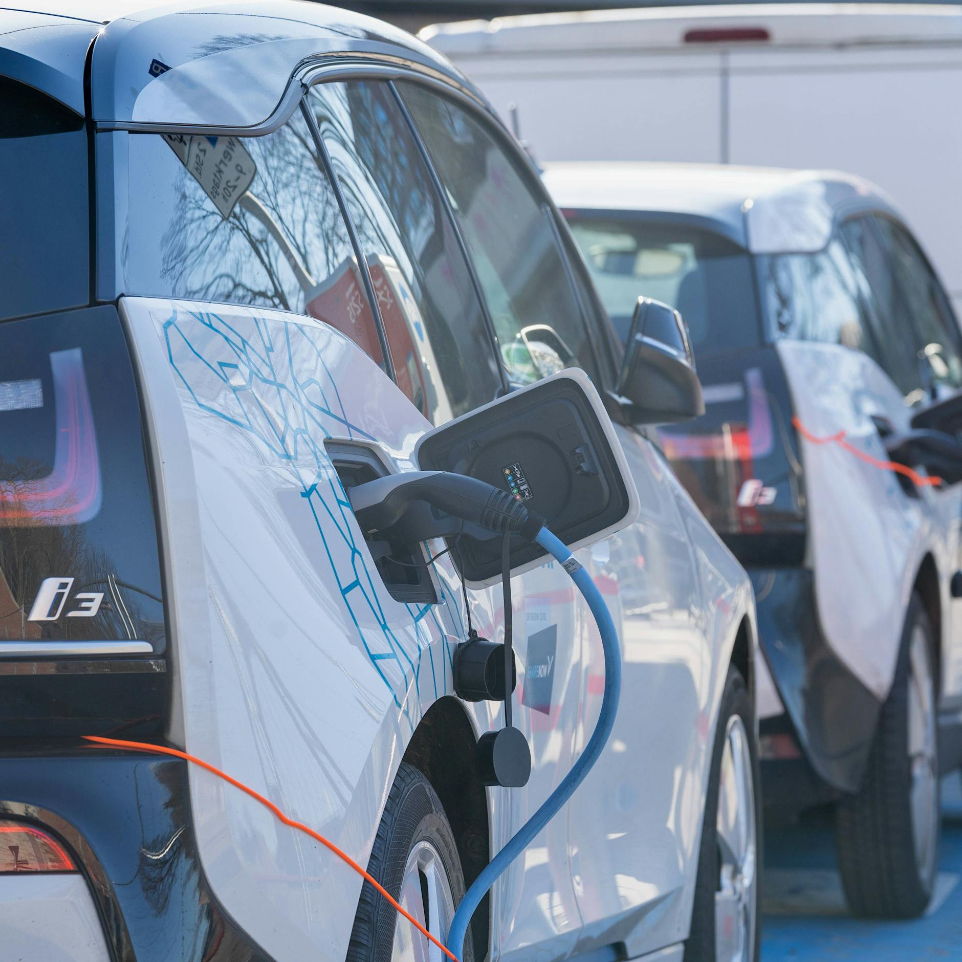 Wie schneiden Elektroautos eigentlich beim Tüv ab?