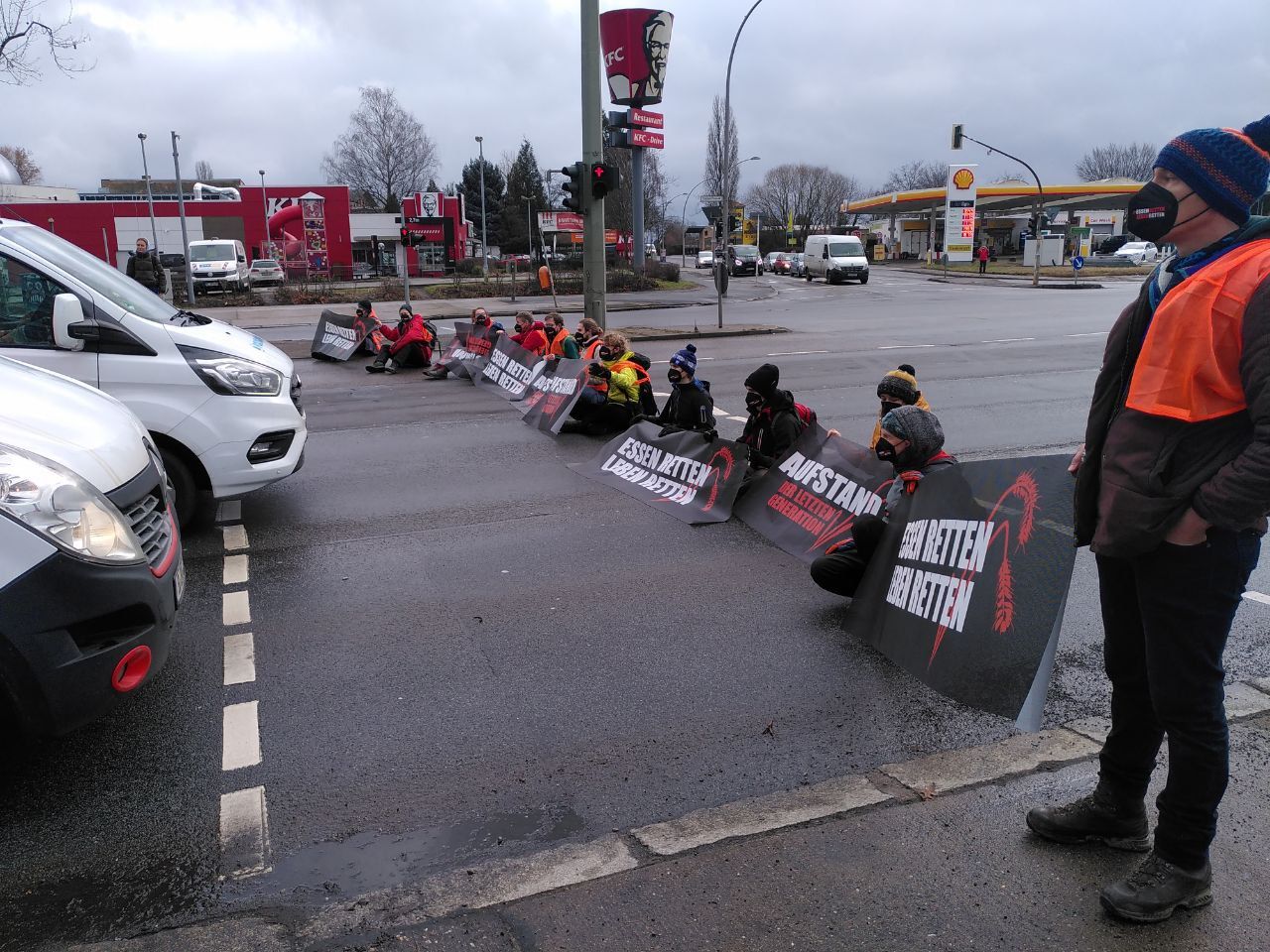 Mit Video: Aufstand der letzten Generation: Klima-Aktivistin von Autofahrer geschlagen