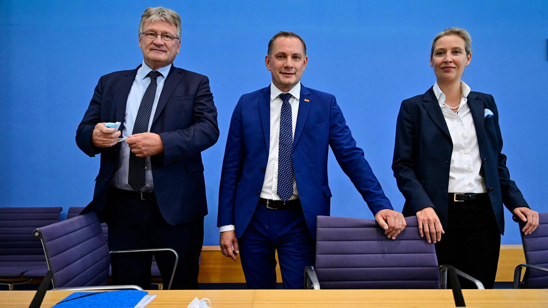 Werden keine Freunde mehr: Laut Meuthen (links) haben der Co-Vorsitzende Tino Chrupalla und Parteivize Alice Weidel an seinem Abgang „gearbeitet“.