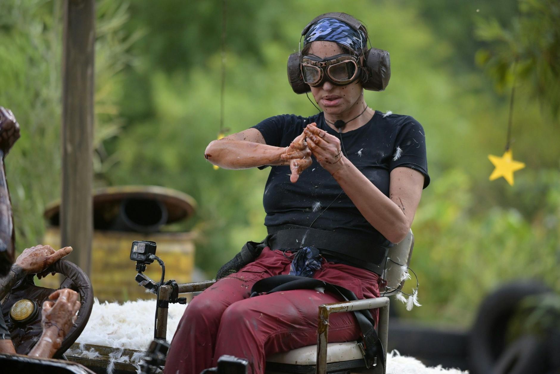 Ähm, hat La Renzi etwa Dreck unterm Nagel?